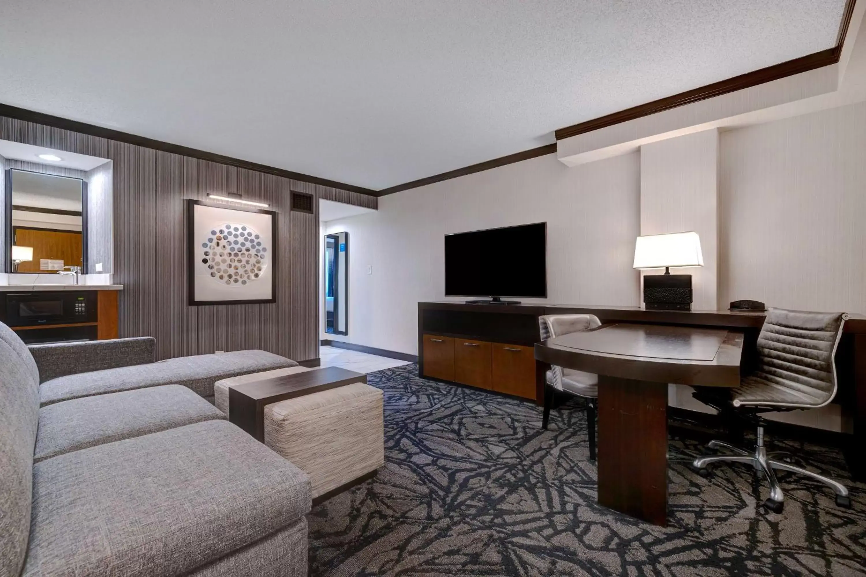 Bedroom, TV/Entertainment Center in Embassy Suites by Hilton Santa Clara Silicon Valley