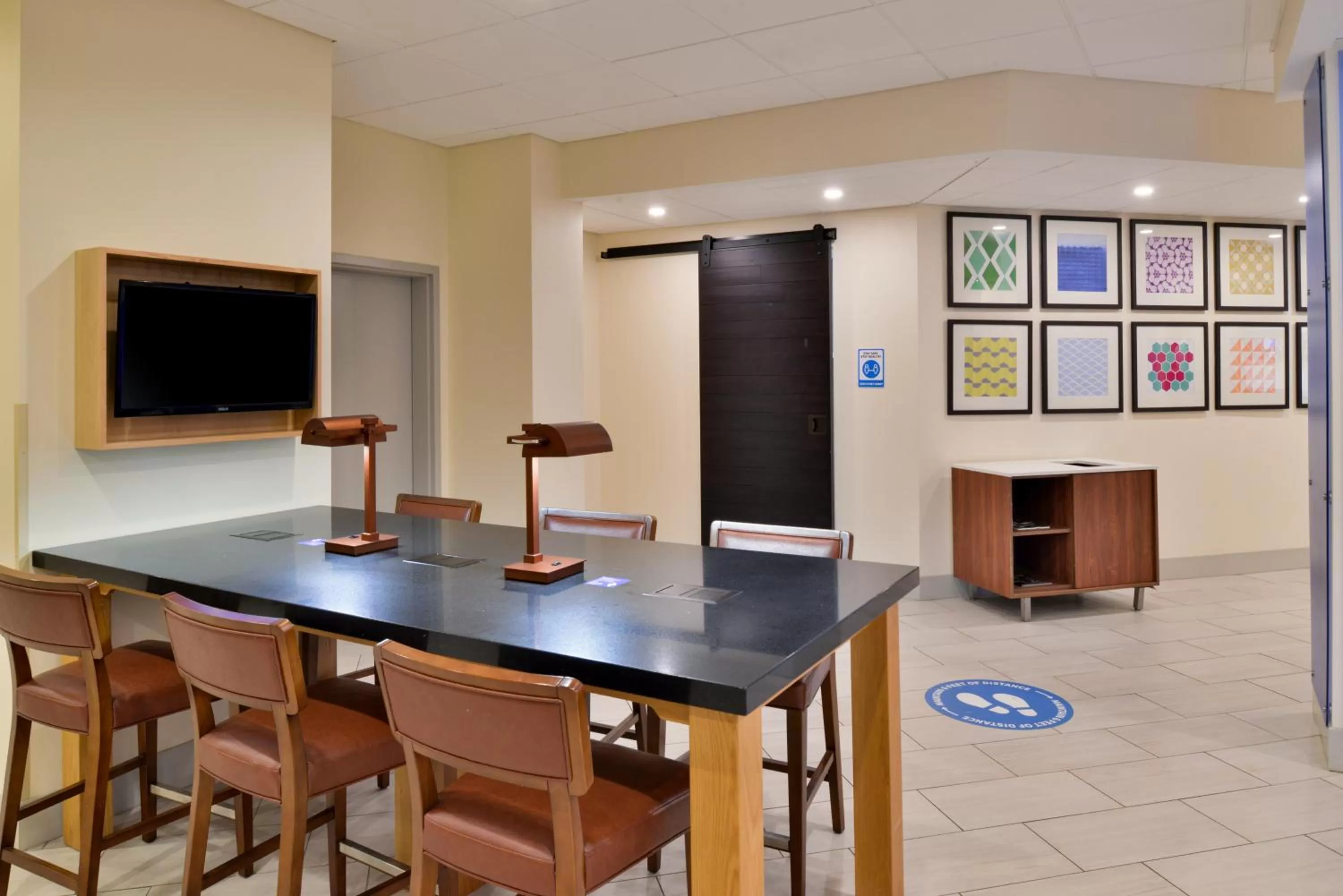 TV and multimedia in Holiday Inn Express Blowing Rock South by IHG