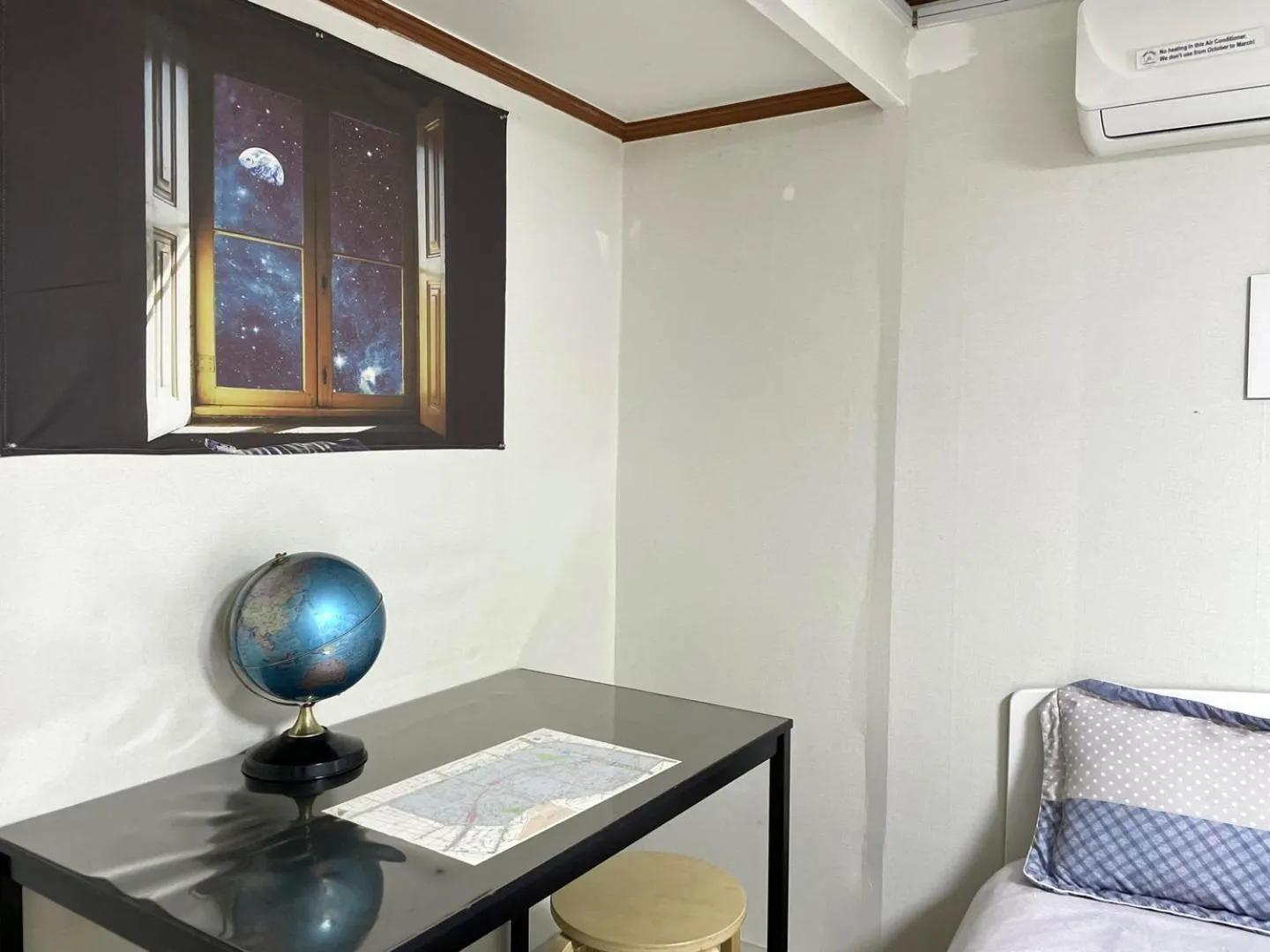 Seating area in Jeong House