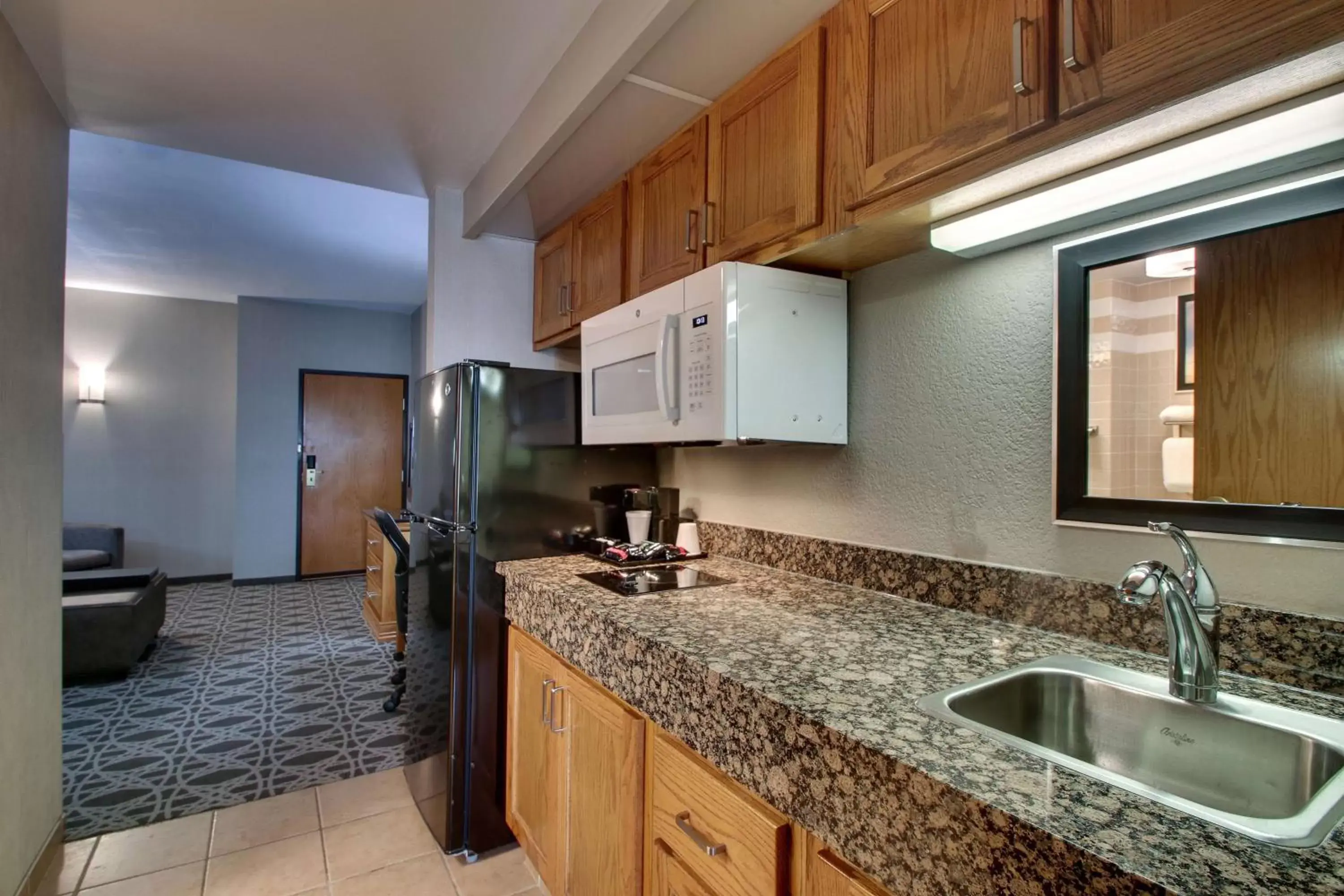 Photo of the whole room, Kitchen/Kitchenette in Drury Inn & Suites Albuquerque North