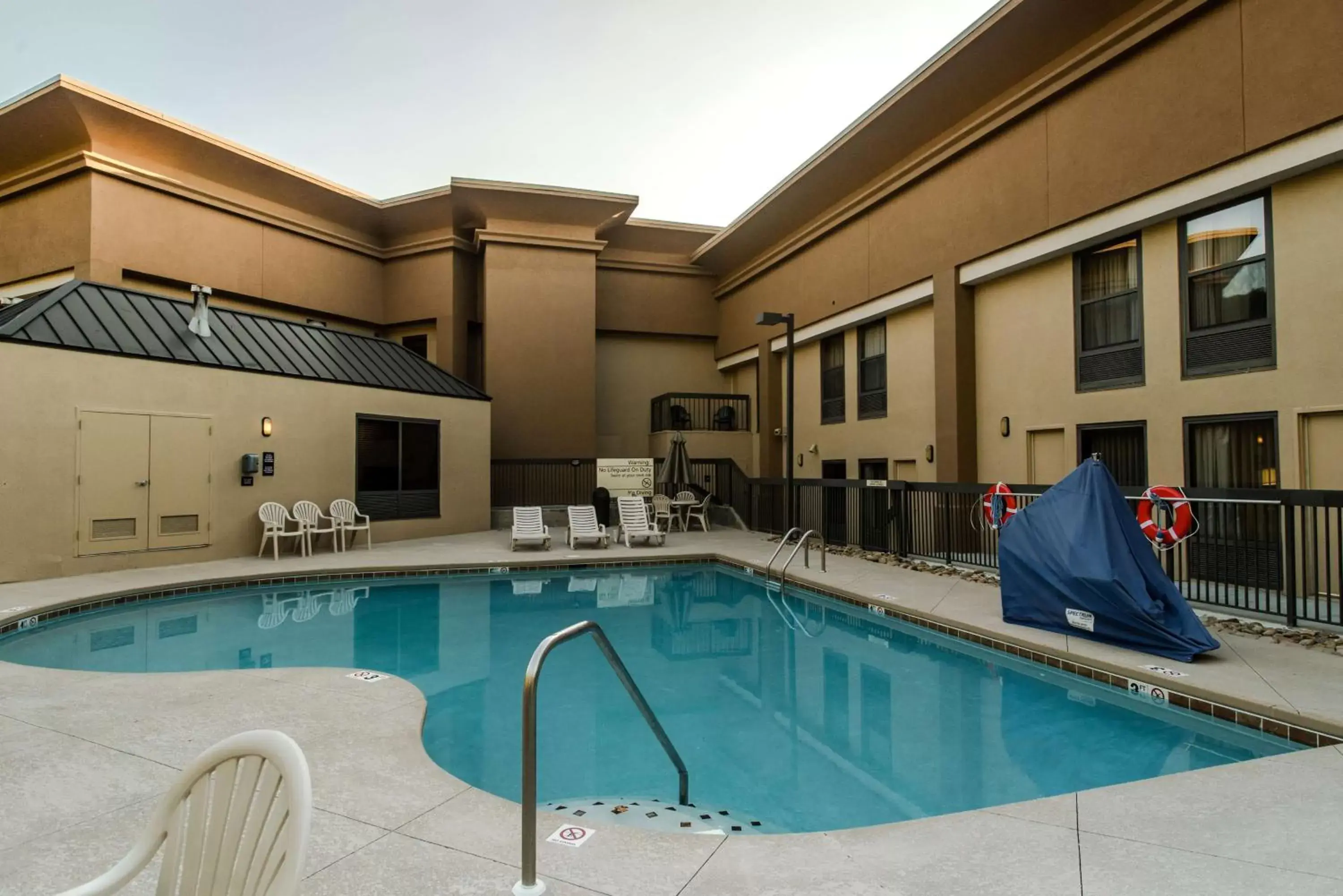 Pool view, Swimming Pool in Hampton Inn Caryville-I-75/Cove Lake-State Park