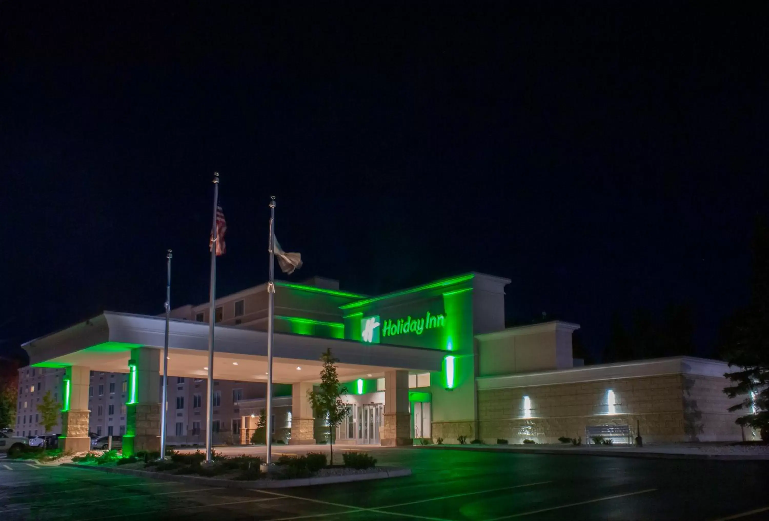 Property Building in Holiday Inn Marquette, an IHG Hotel