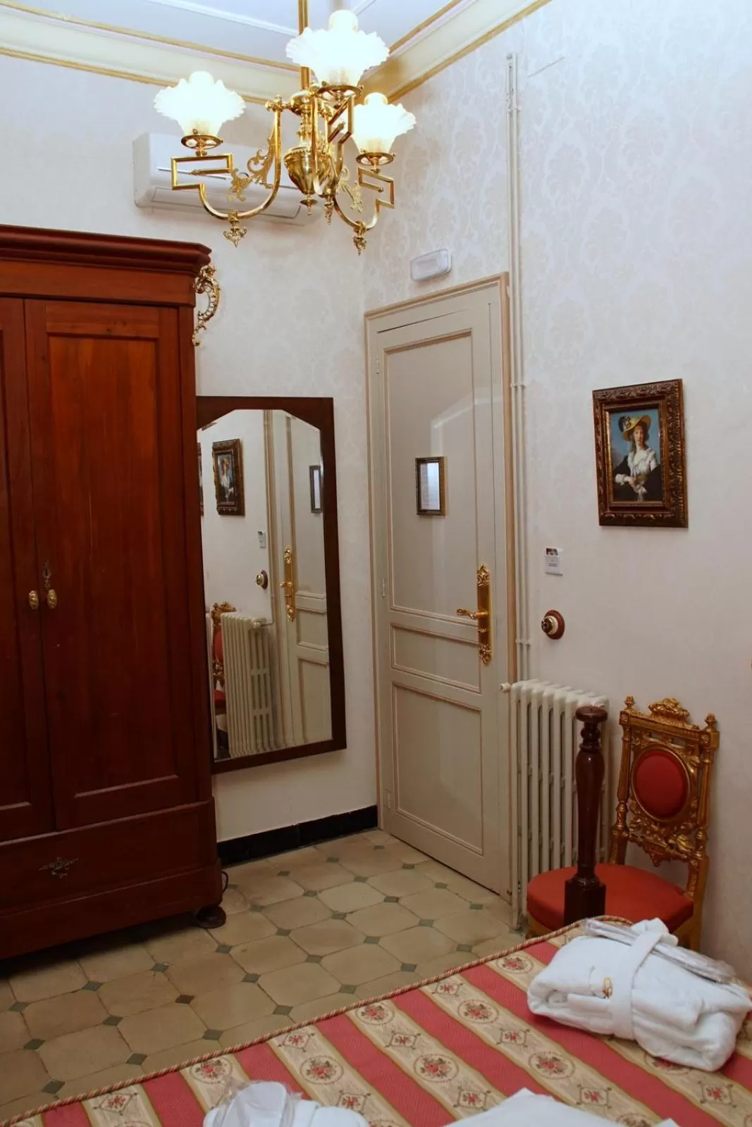 wardrobe, Bed in Sitges Royal Rooms