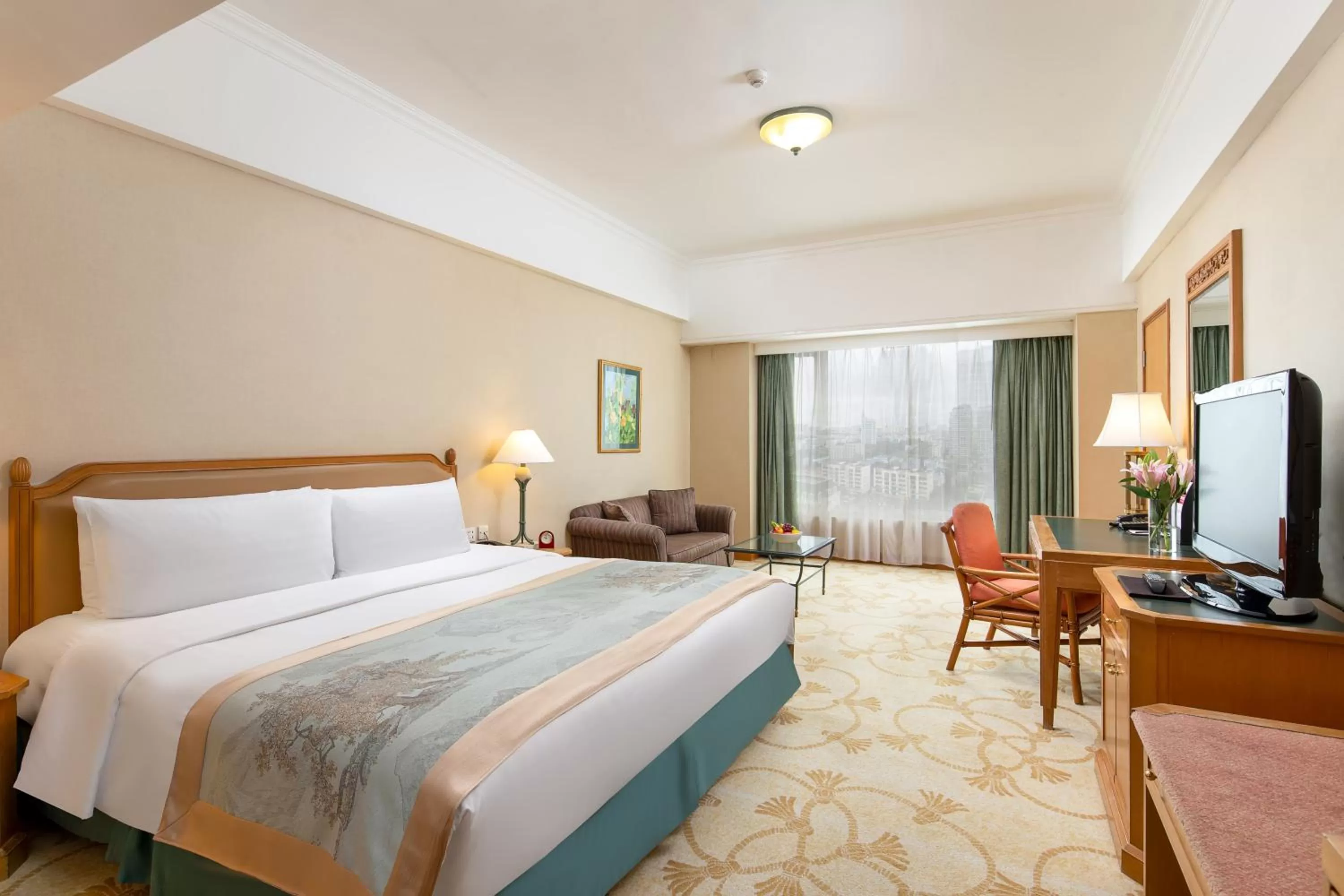 Photo of the whole room, Bed in Shangri-La Beihai