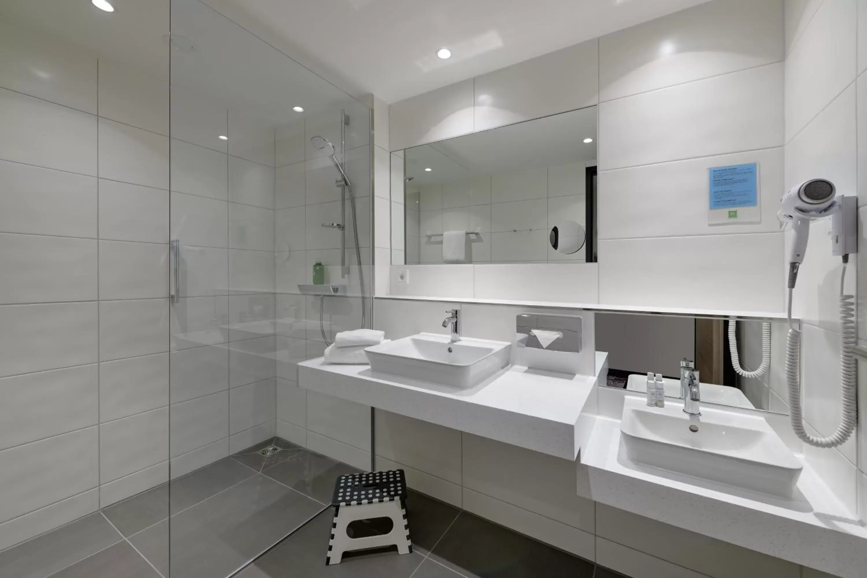 Shower, Bathroom in ibis Styles Coburg