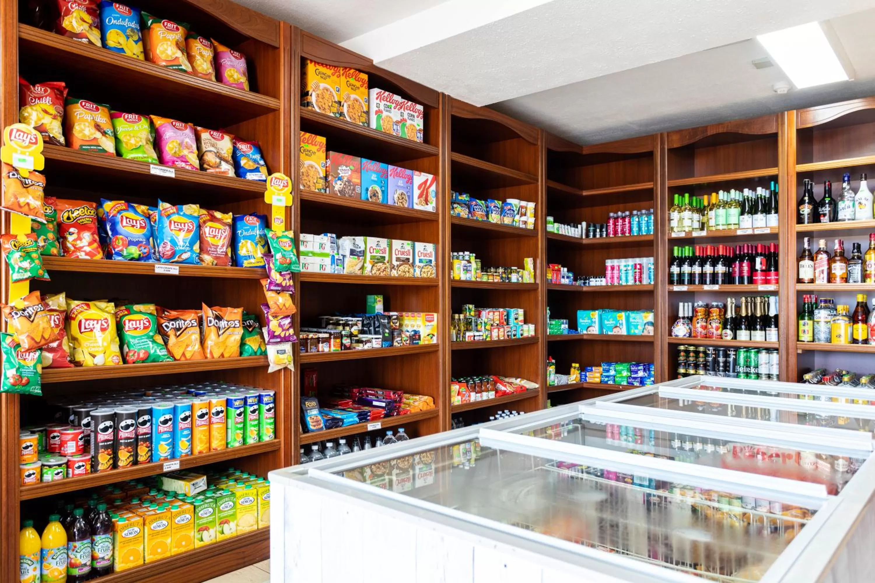 Supermarket/grocery shop in Wyndham Residences Costa Adeje