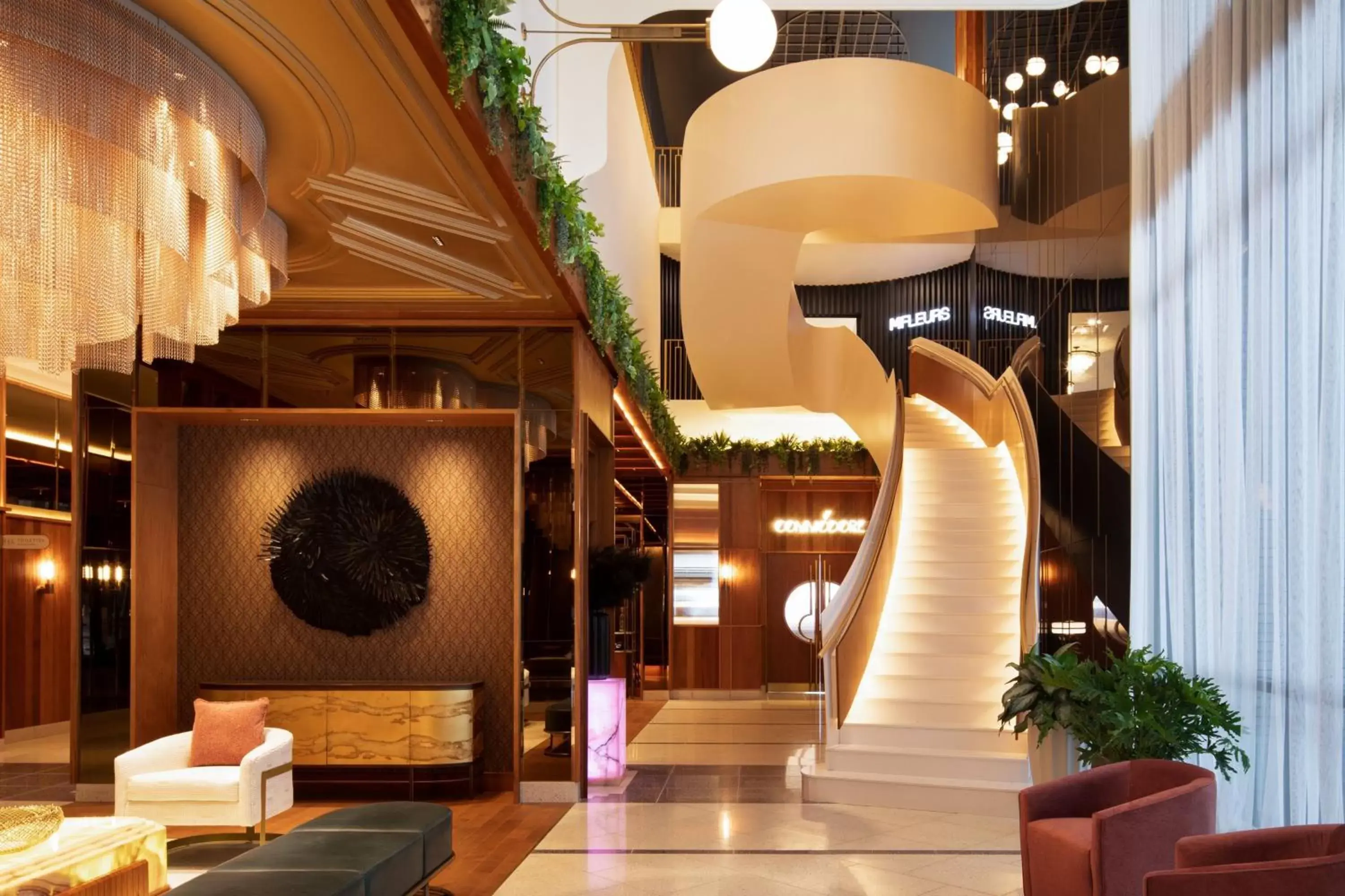 Lobby or reception in HONEYROSE Hotel, Montreal, a Tribute Portfolio Hotel