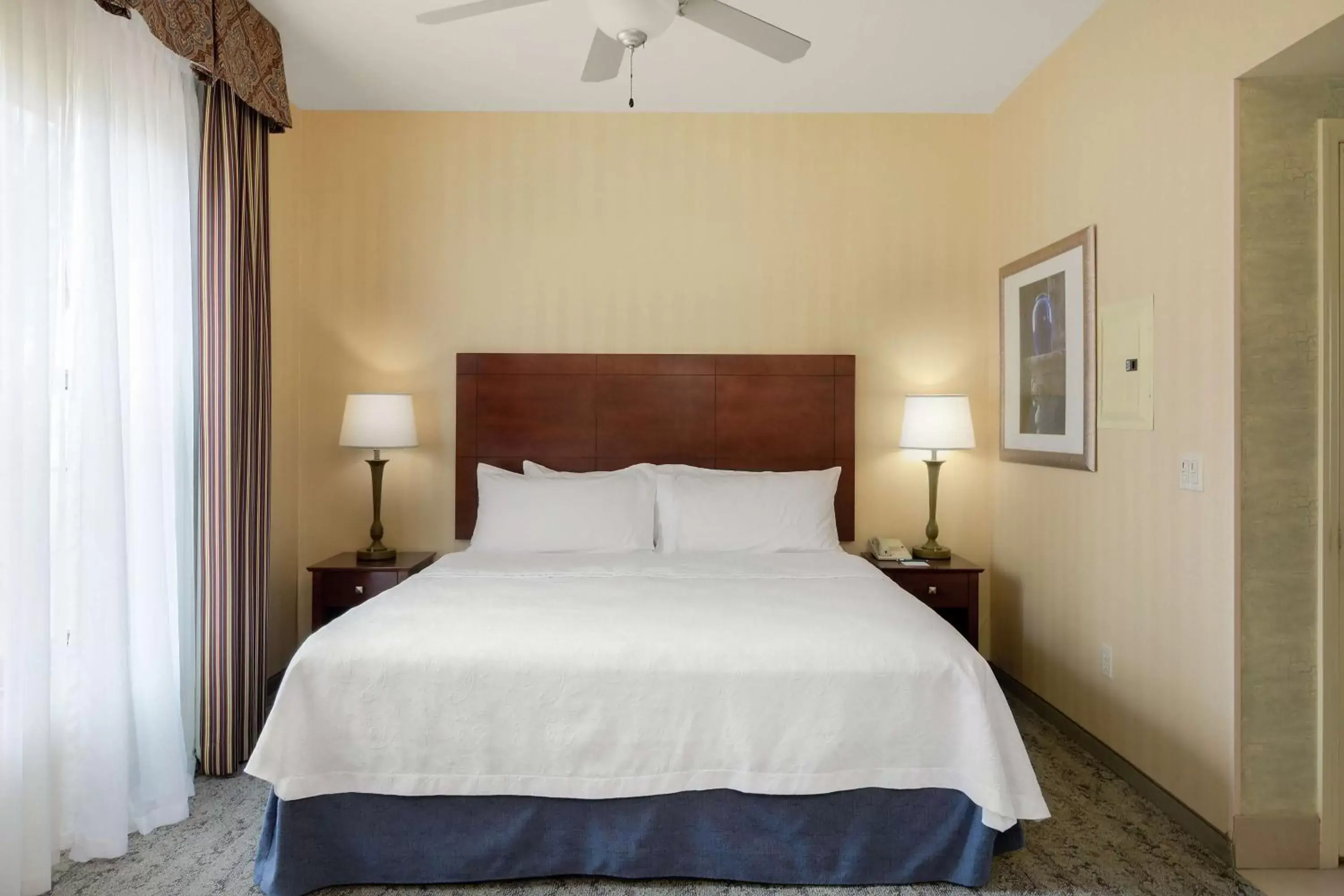 Bed in Homewood Suites by Hilton Sacramento Airport-Natomas