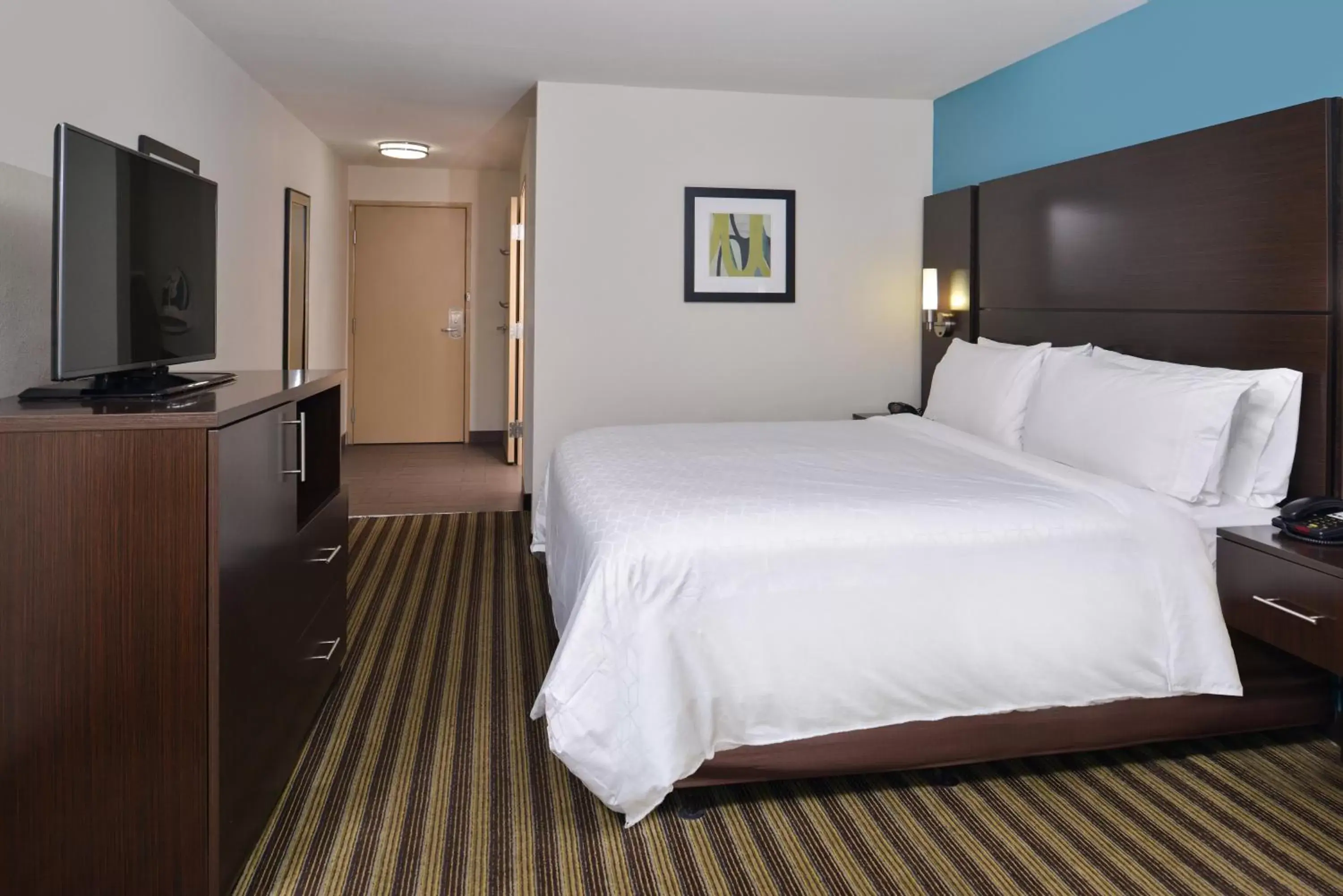 Photo of the whole room, Bed in Holiday Inn Express Montgomery East I-85, an IHG Hotel