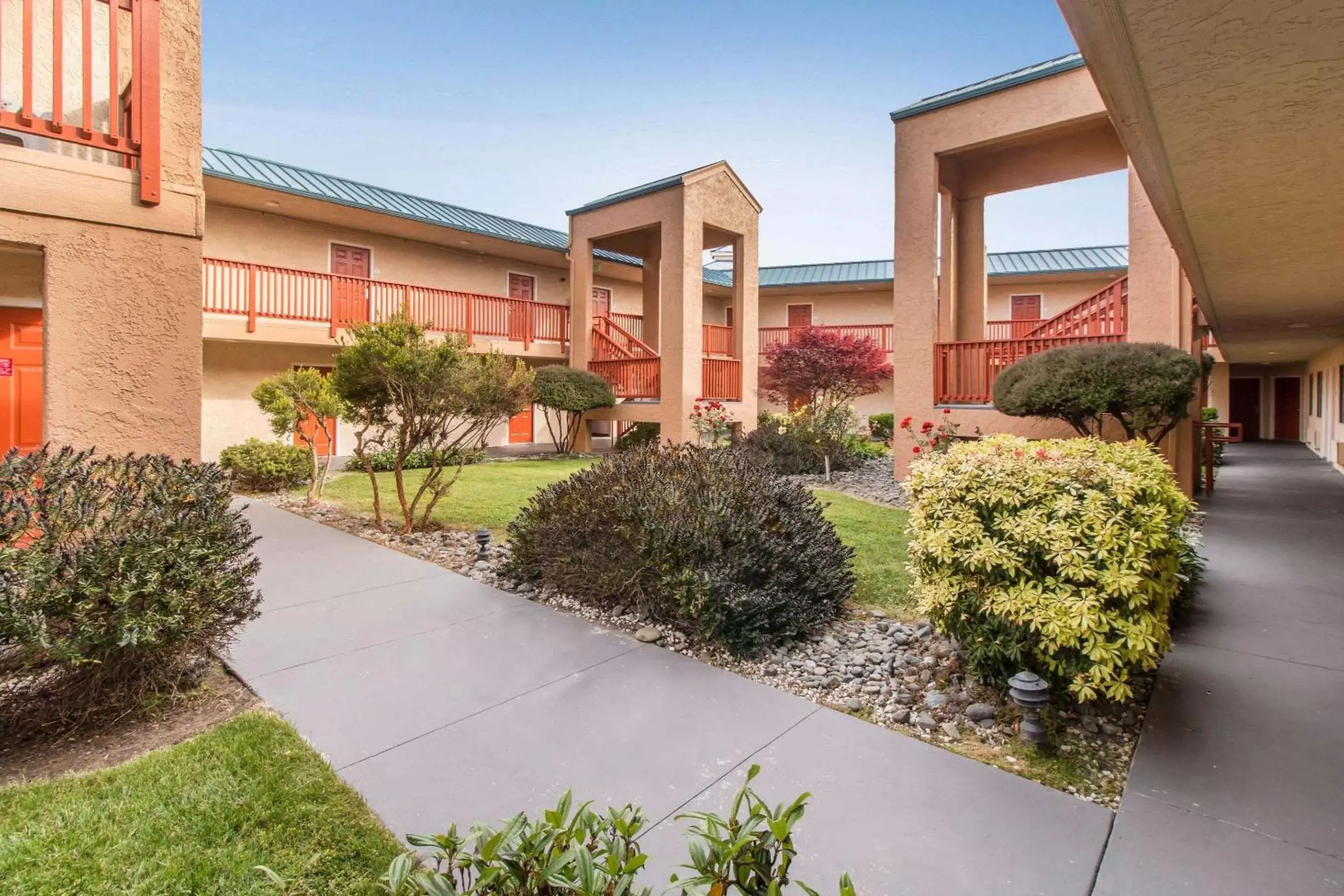 Property Building in Quality Inn & Suites Redwood Coast