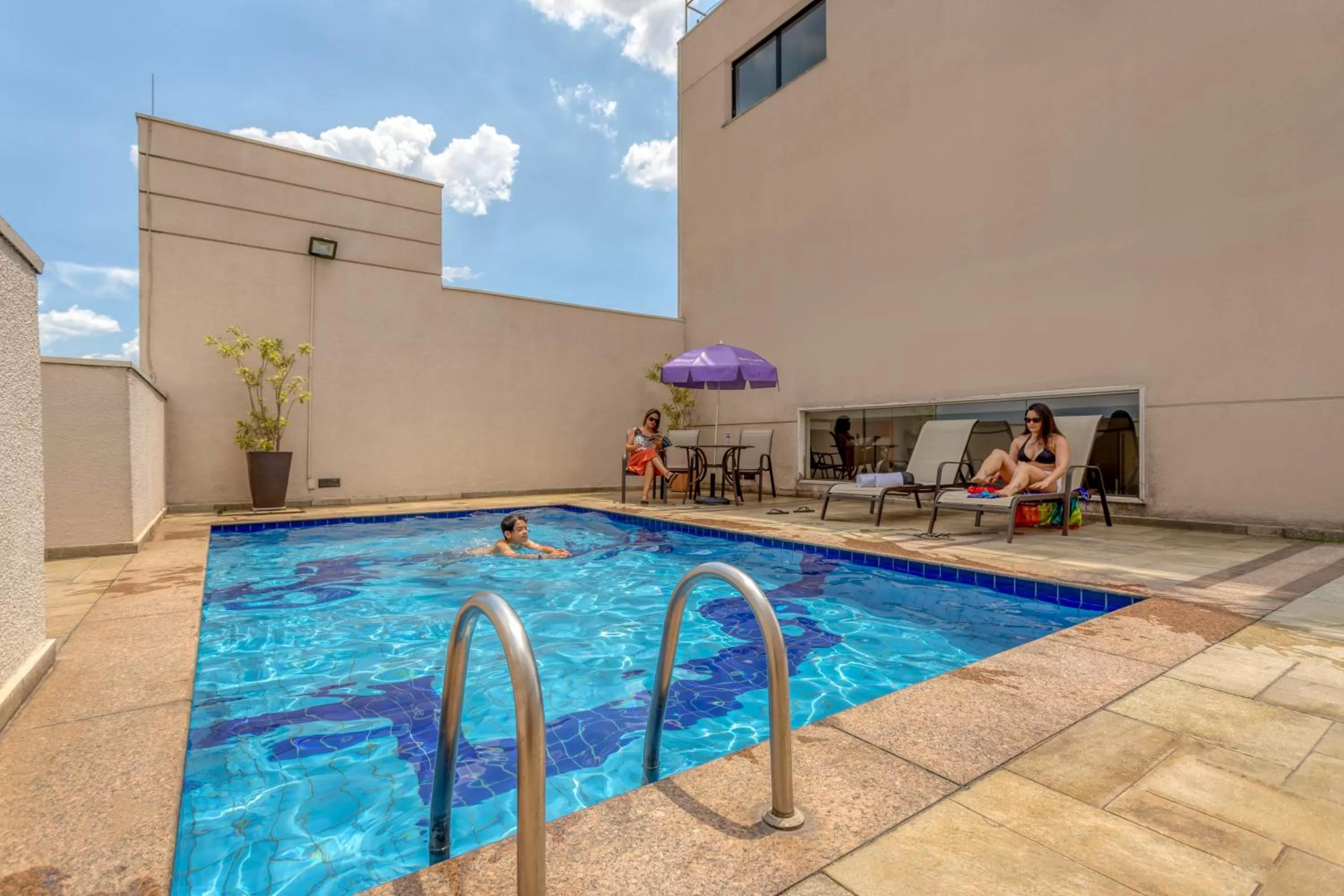 Pool view in Mercure São Paulo Nações Unidas