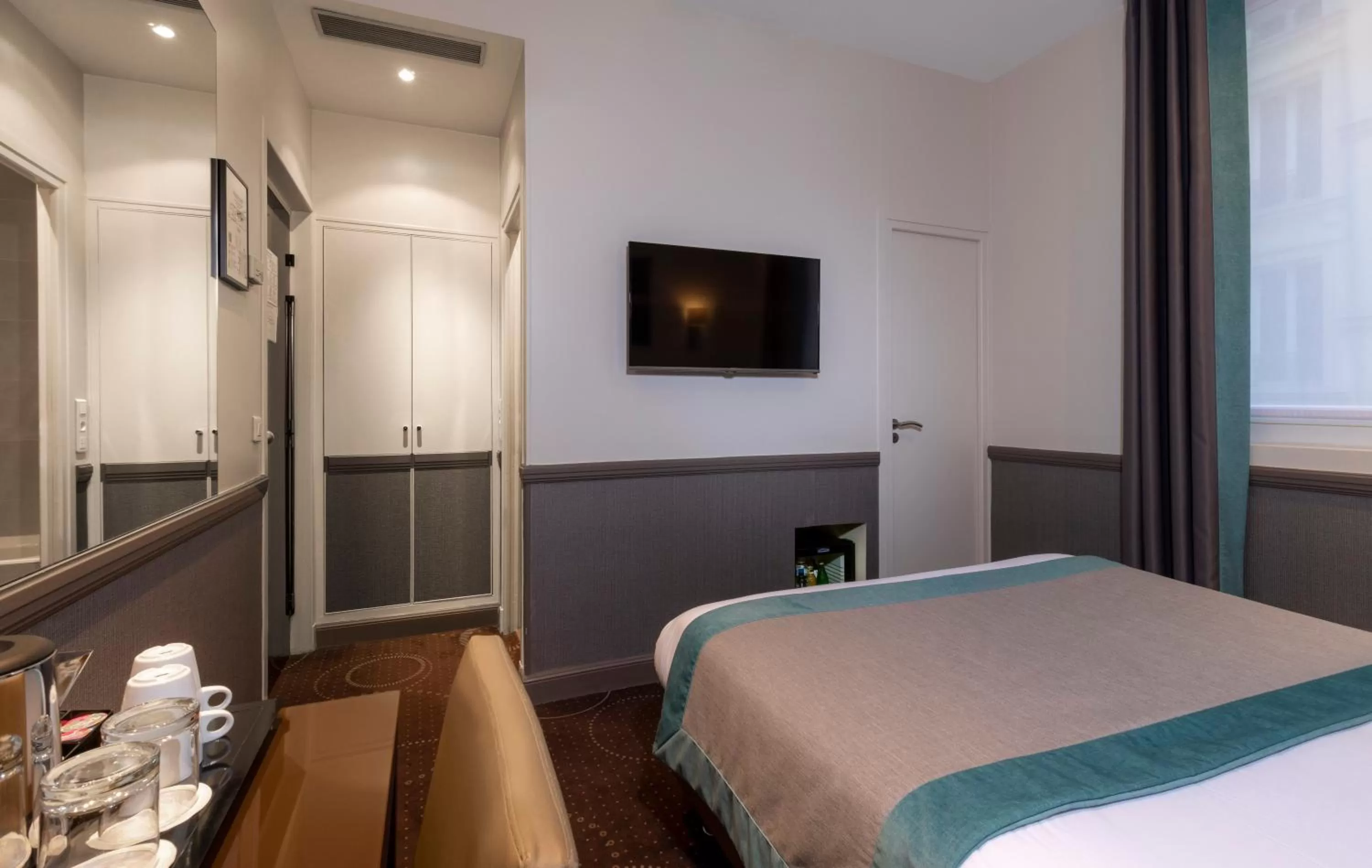 Bed in Elysées Ceramic