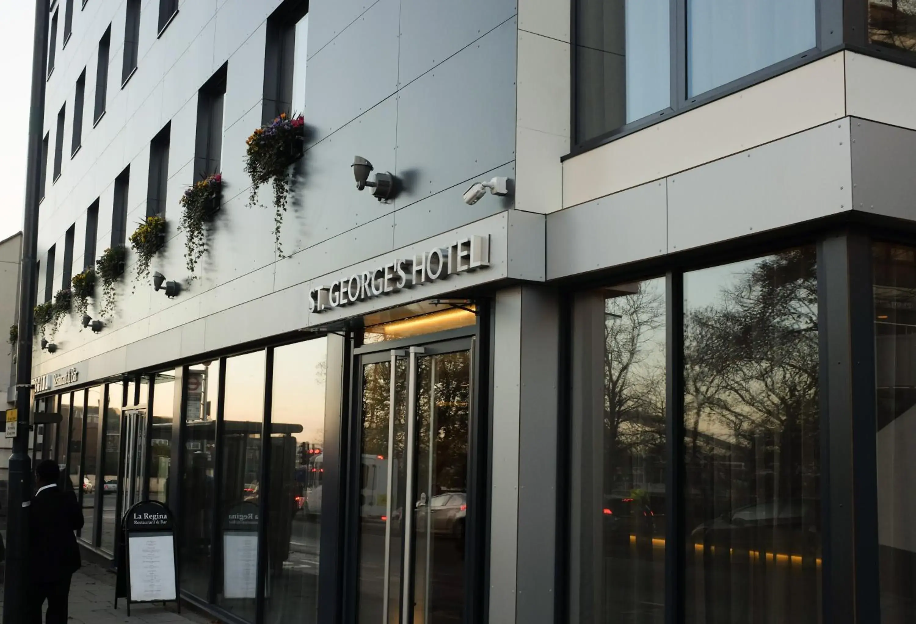 Lounge or bar in St George's Hotel - Wembley Lounge or bar in St George's Hotel - Wembley