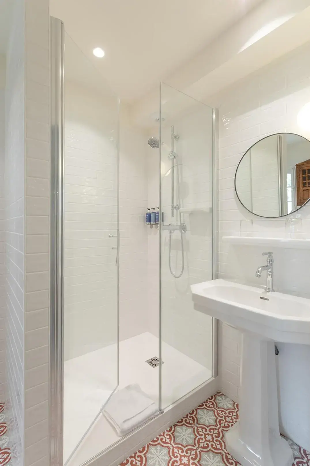 Shower, Bathroom in Hôtel Le Saint Christophe