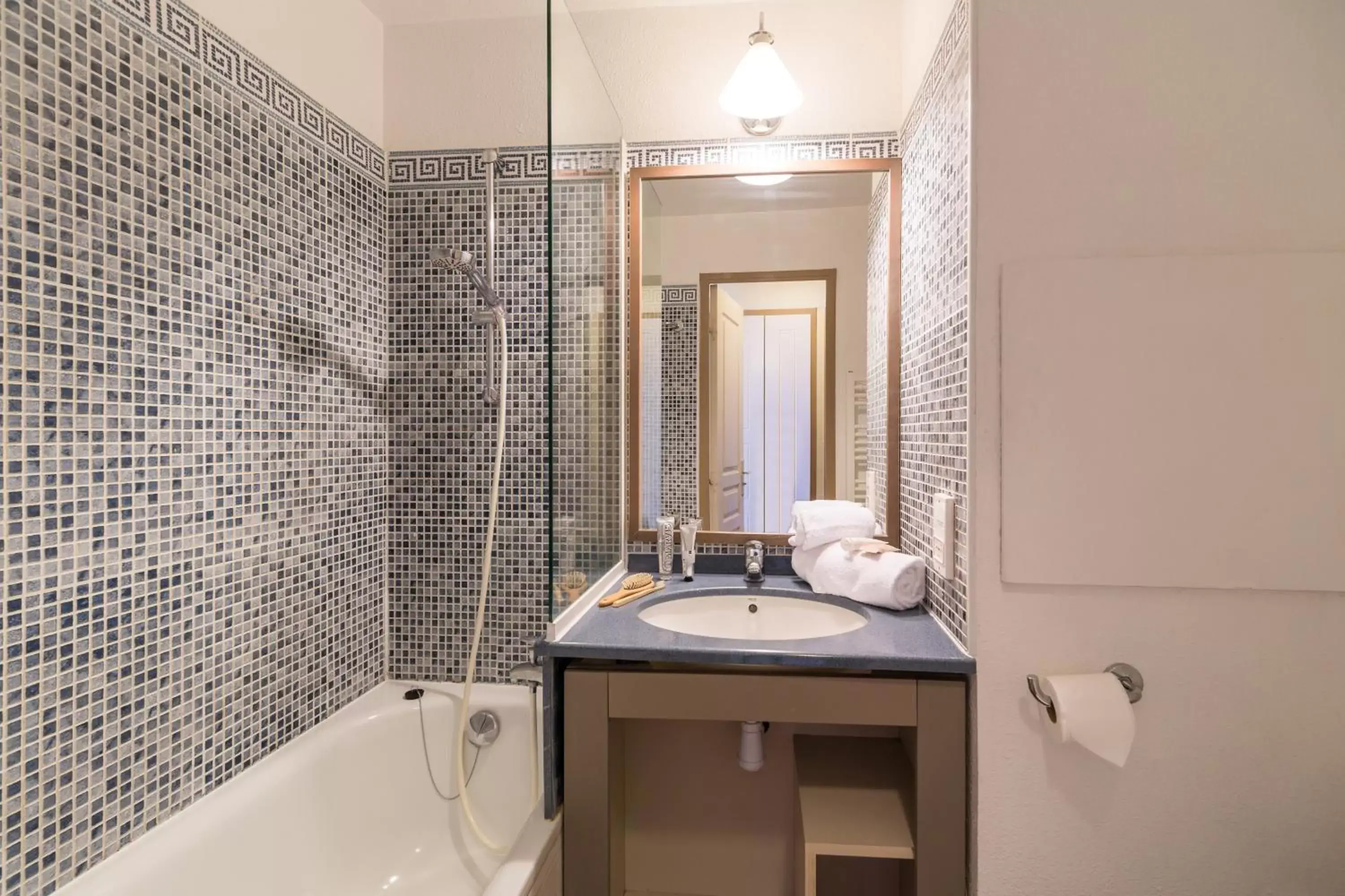 Toilet, Bathroom in Résidence Pierre & Vacances Cannes Verrerie