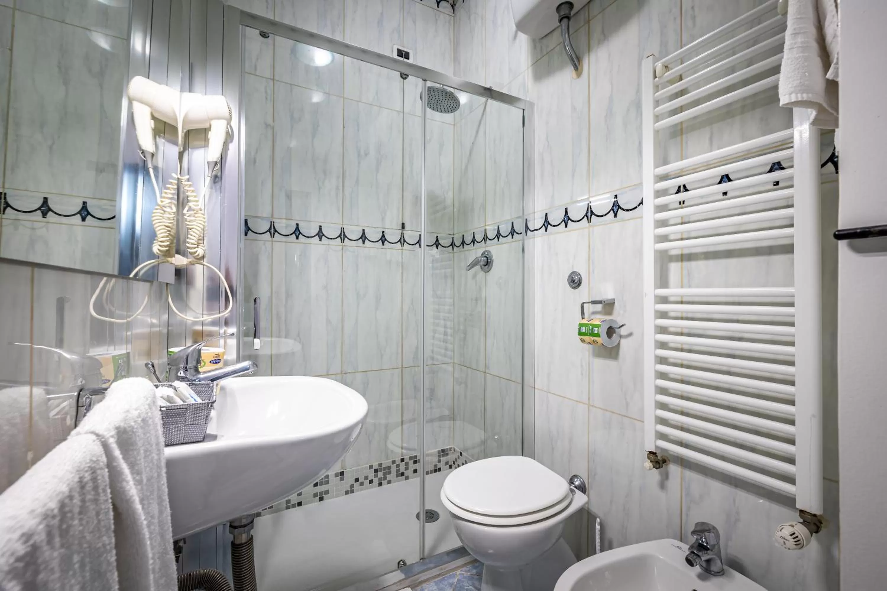 Bathroom in HOTEL VENETO con accesso ZTL