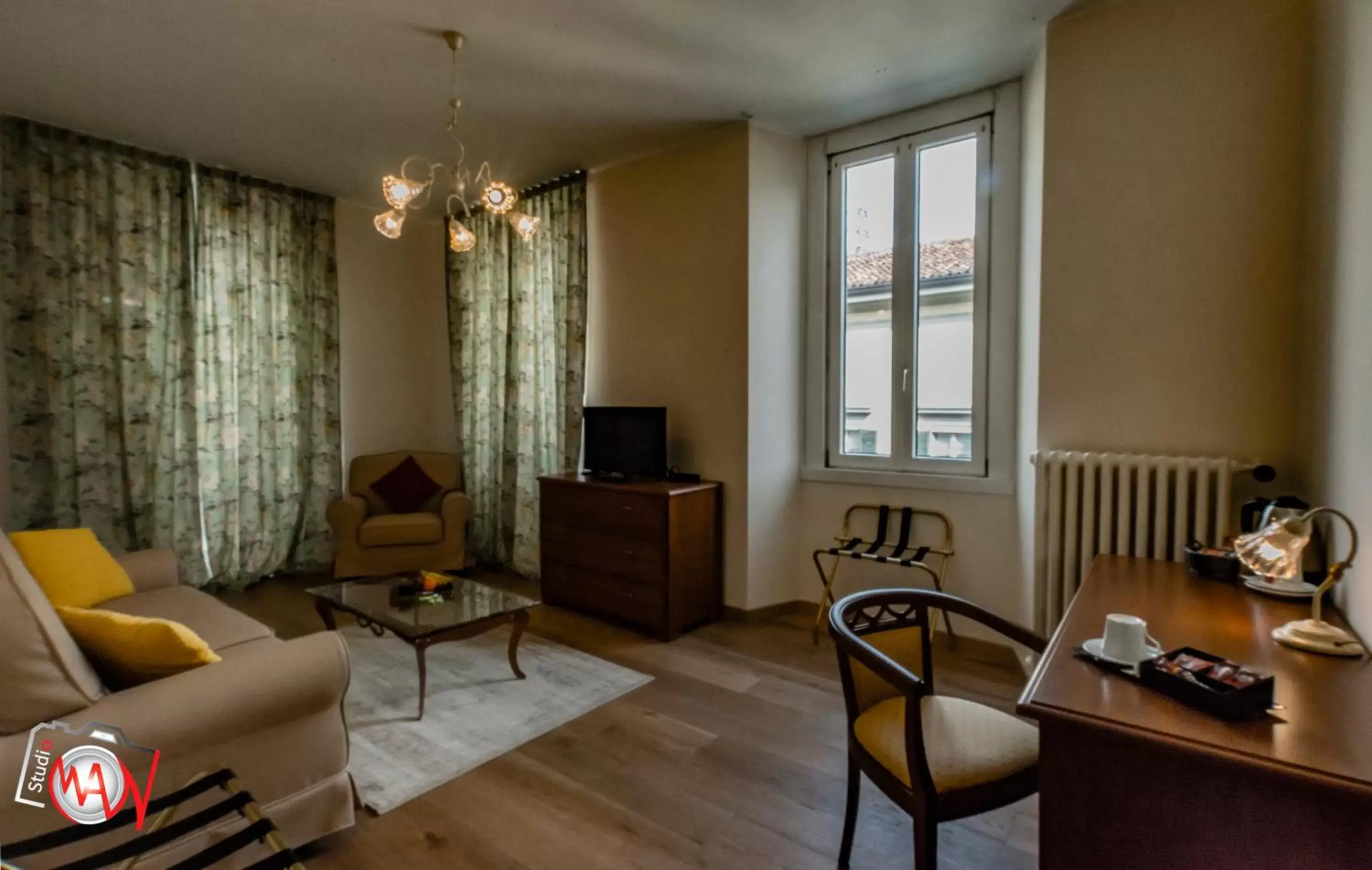 TV and multimedia, Seating Area in Hotel Moderno