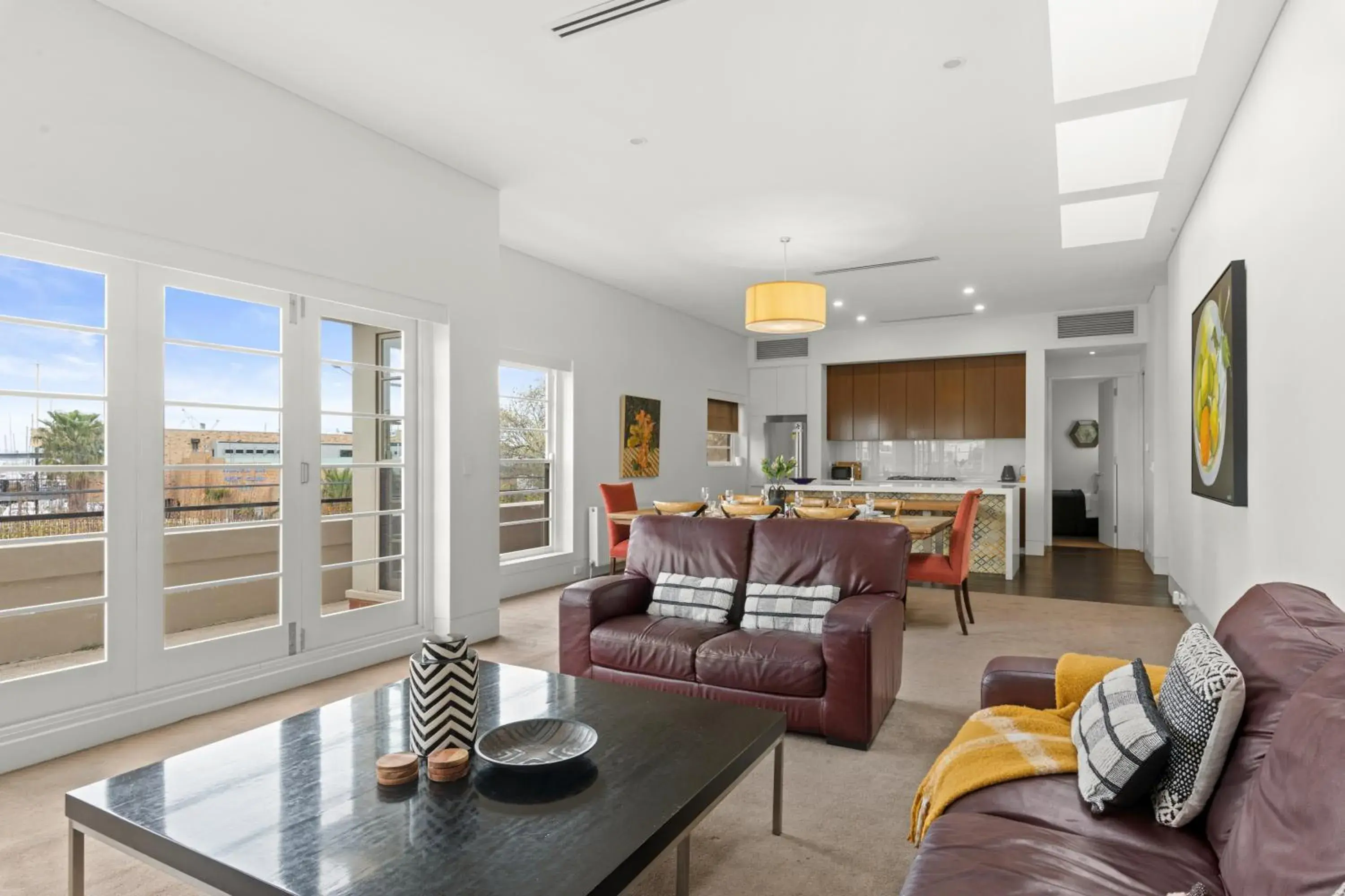 Living room, Seating Area in Captains Retreat Apartments and Cottages