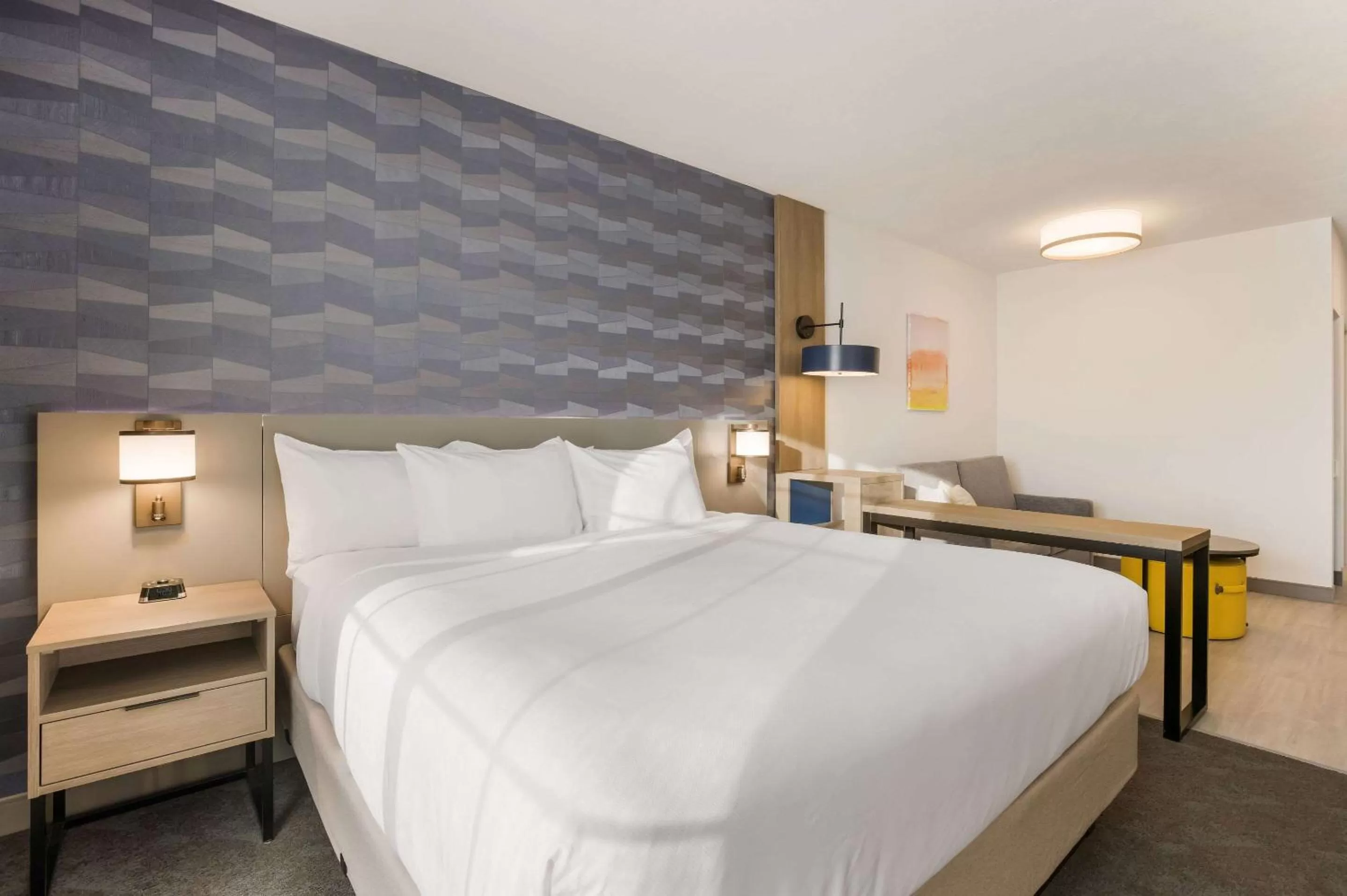 Bedroom, Bed in Comfort Inn & Suites Gaylord