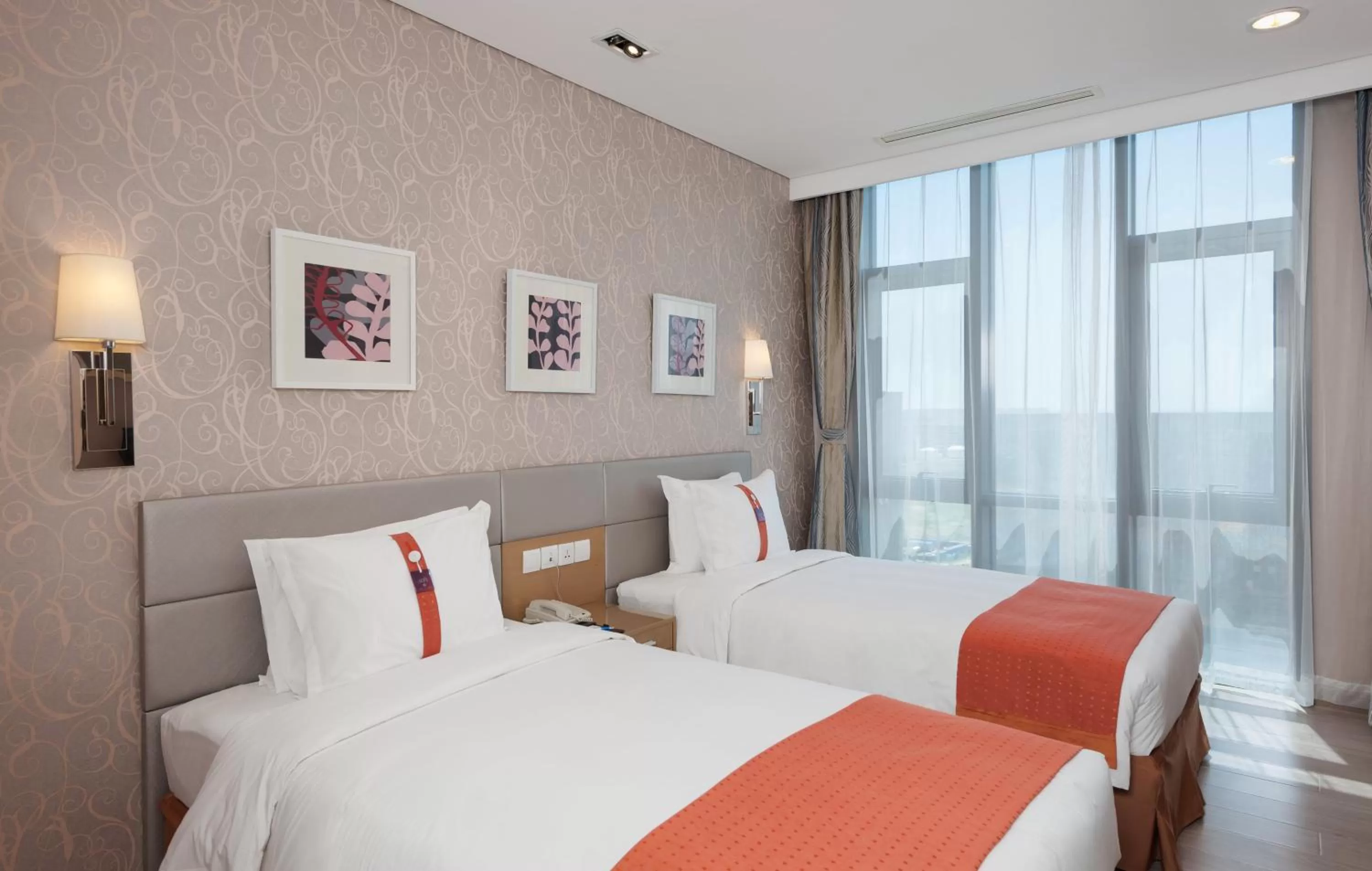 Photo of the whole room, Bed in Holiday Inn Express Beijing Yizhuang by IHG