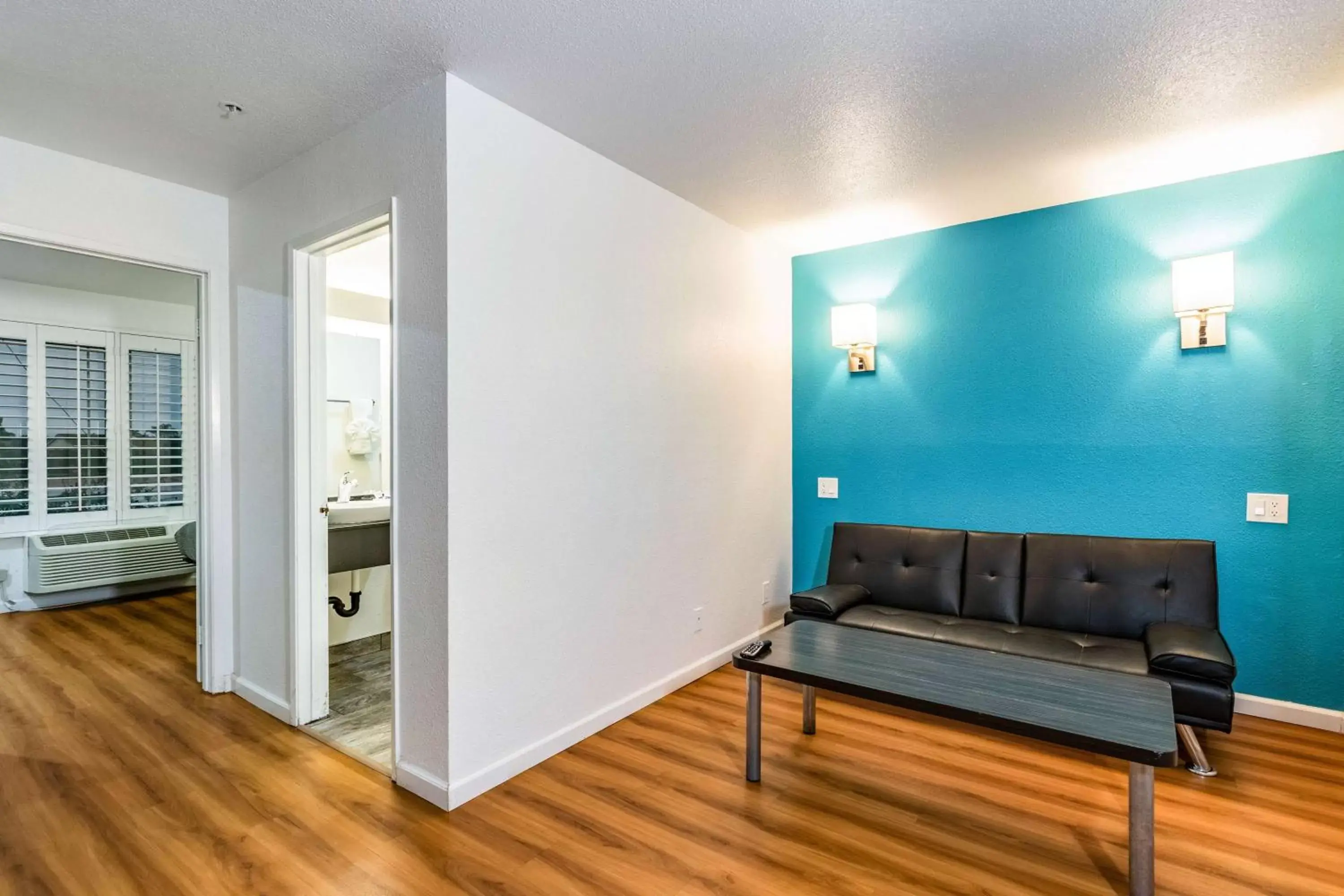 Bathroom, Seating Area in Motel 6-Fountain Valley, CA - Huntington Beach Area