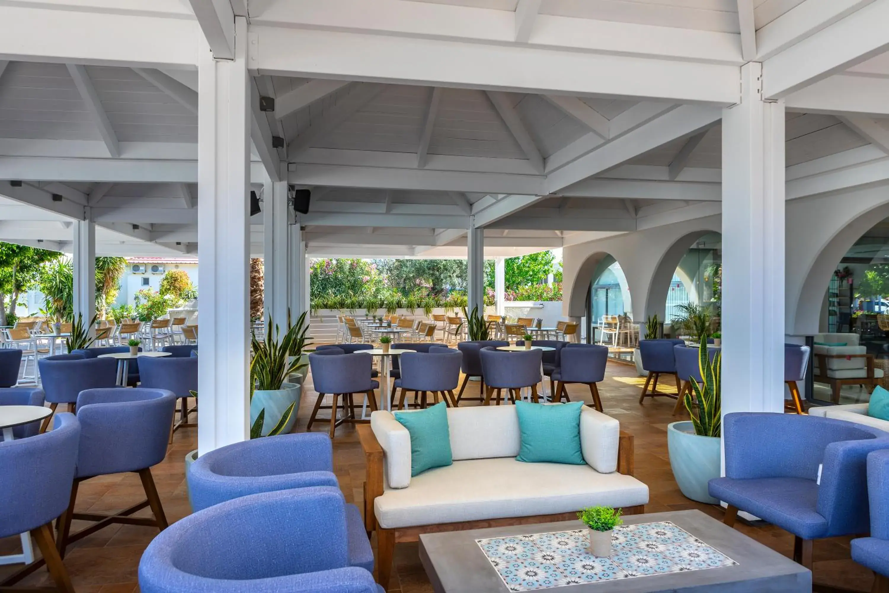 Lounge or bar in Leonardo Kolymbia Resort Rhodes Lounge or bar in Leonardo Kolymbia Resort Rhodes