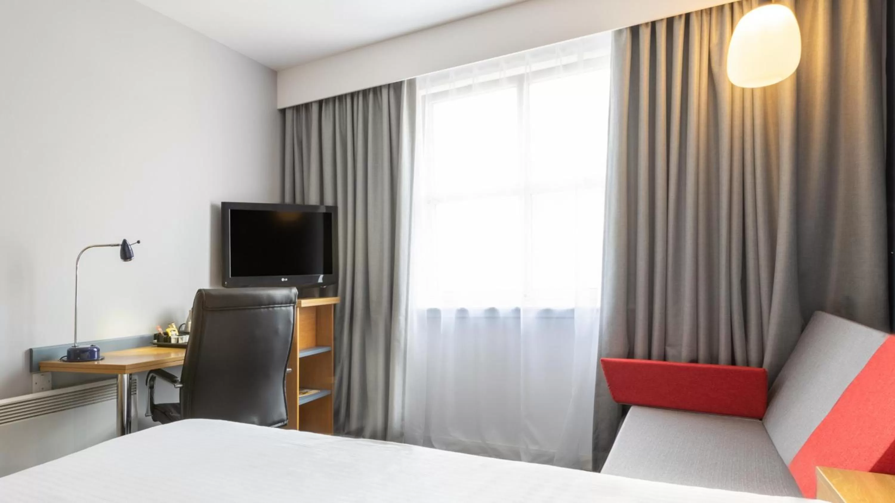 Photo of the whole room, Bed in Holiday Inn Express Aberdeen City Centre by IHG