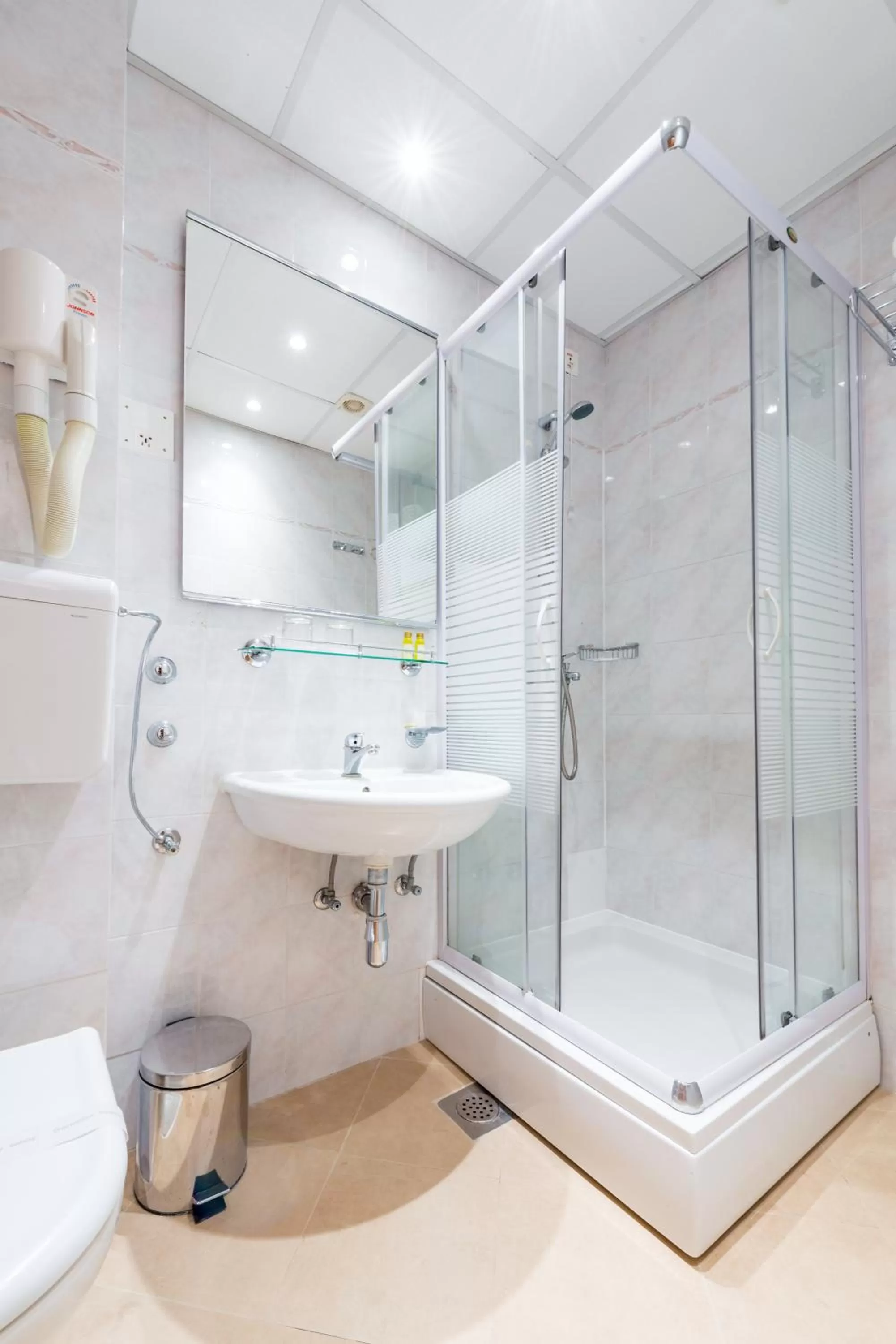 Shower in Hotel Splendid