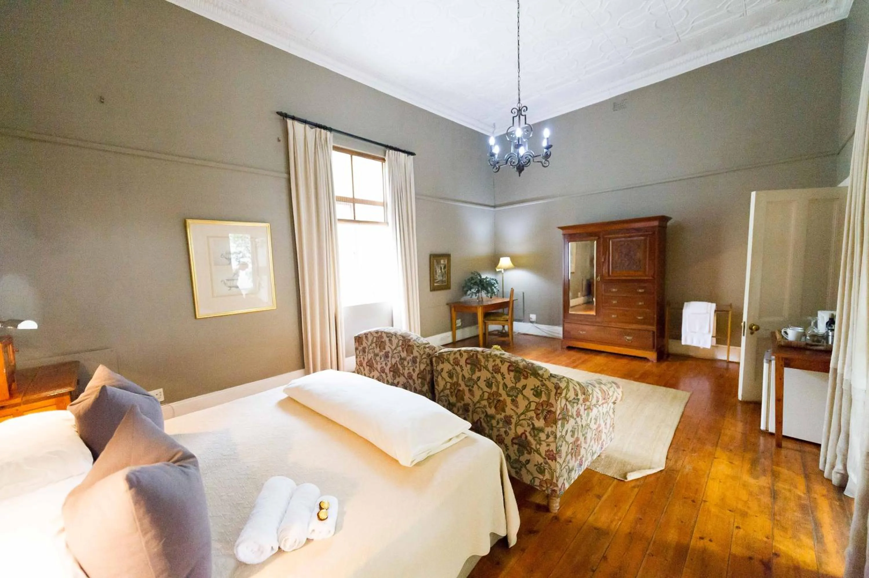 Bedroom, Bed in Osborne House