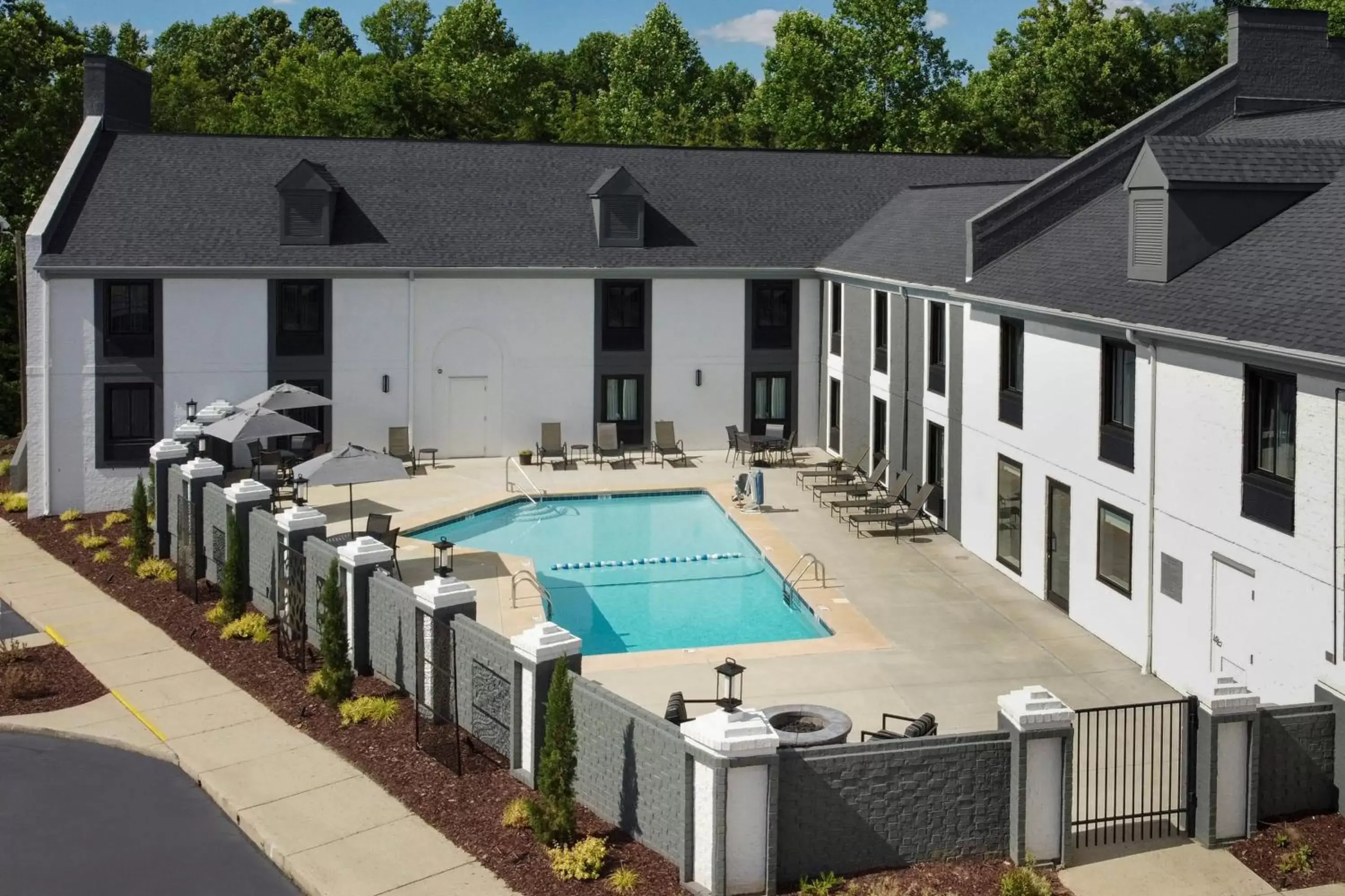 Property building, Pool View in Courtyard Winston-Salem University