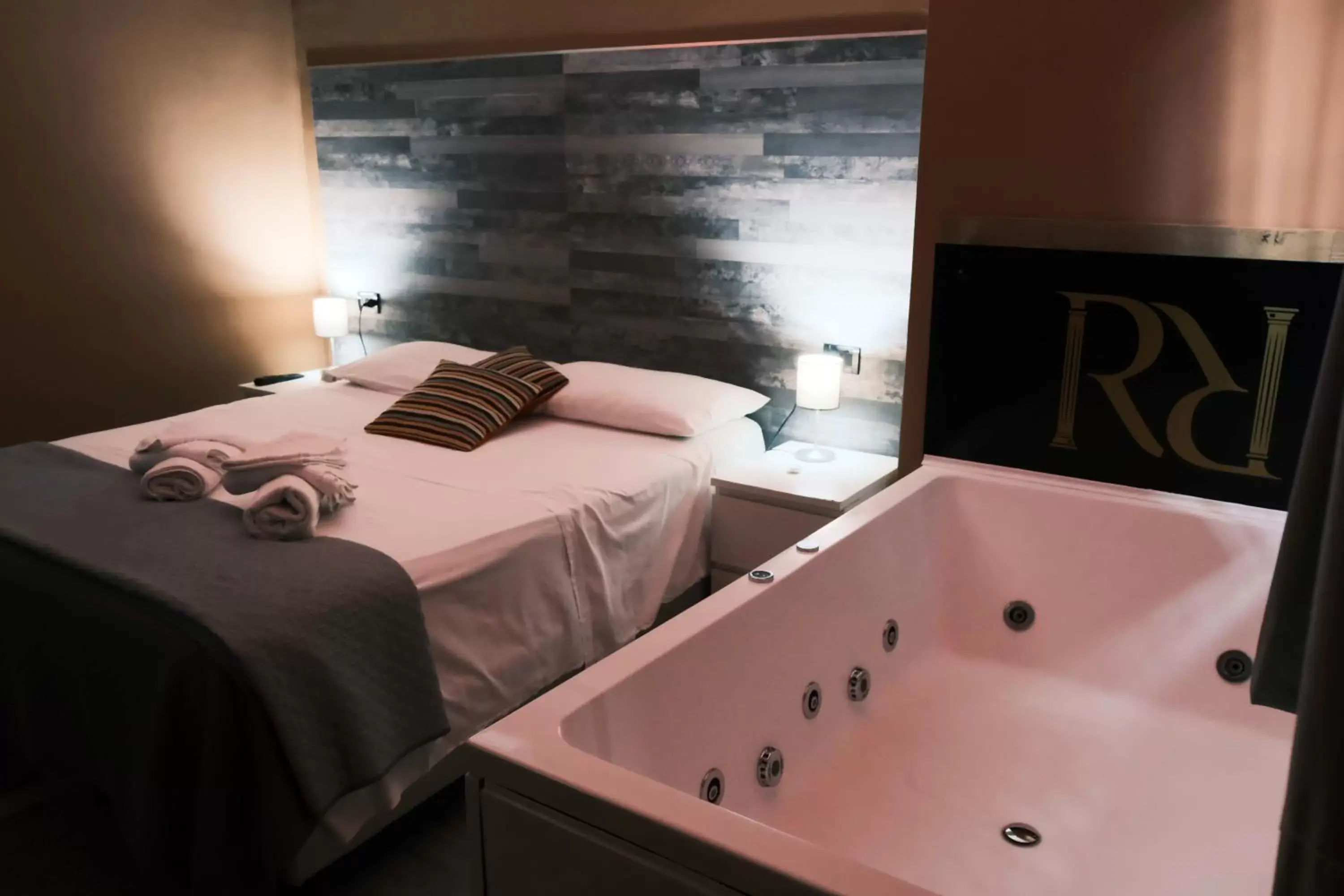 Bed, Spa/Wellness in Royalty Rooms & Spa