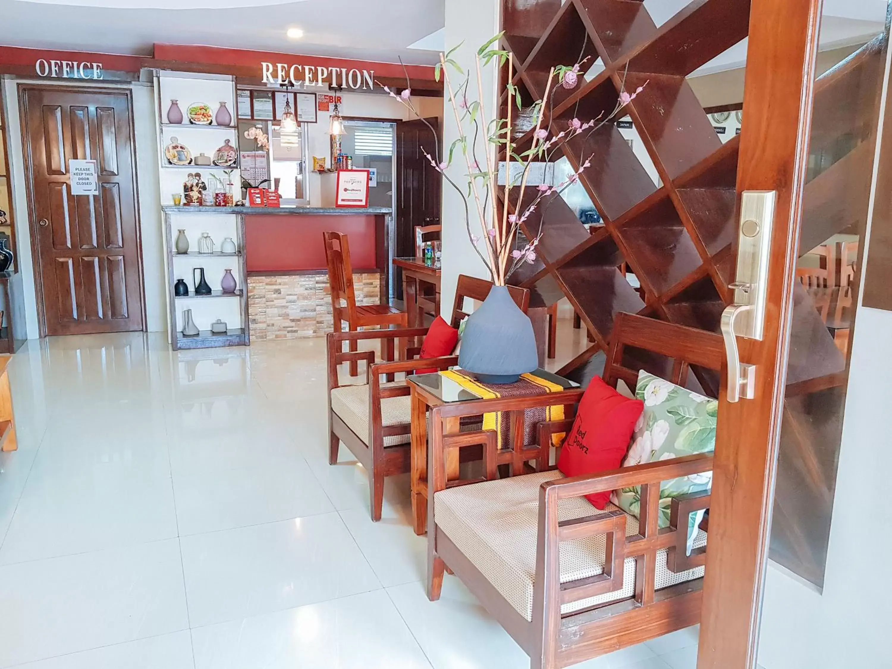 Property building in RedDoorz @ Caimito Drive Dampas Property building in RedDoorz @ Caimito Drive Dampas