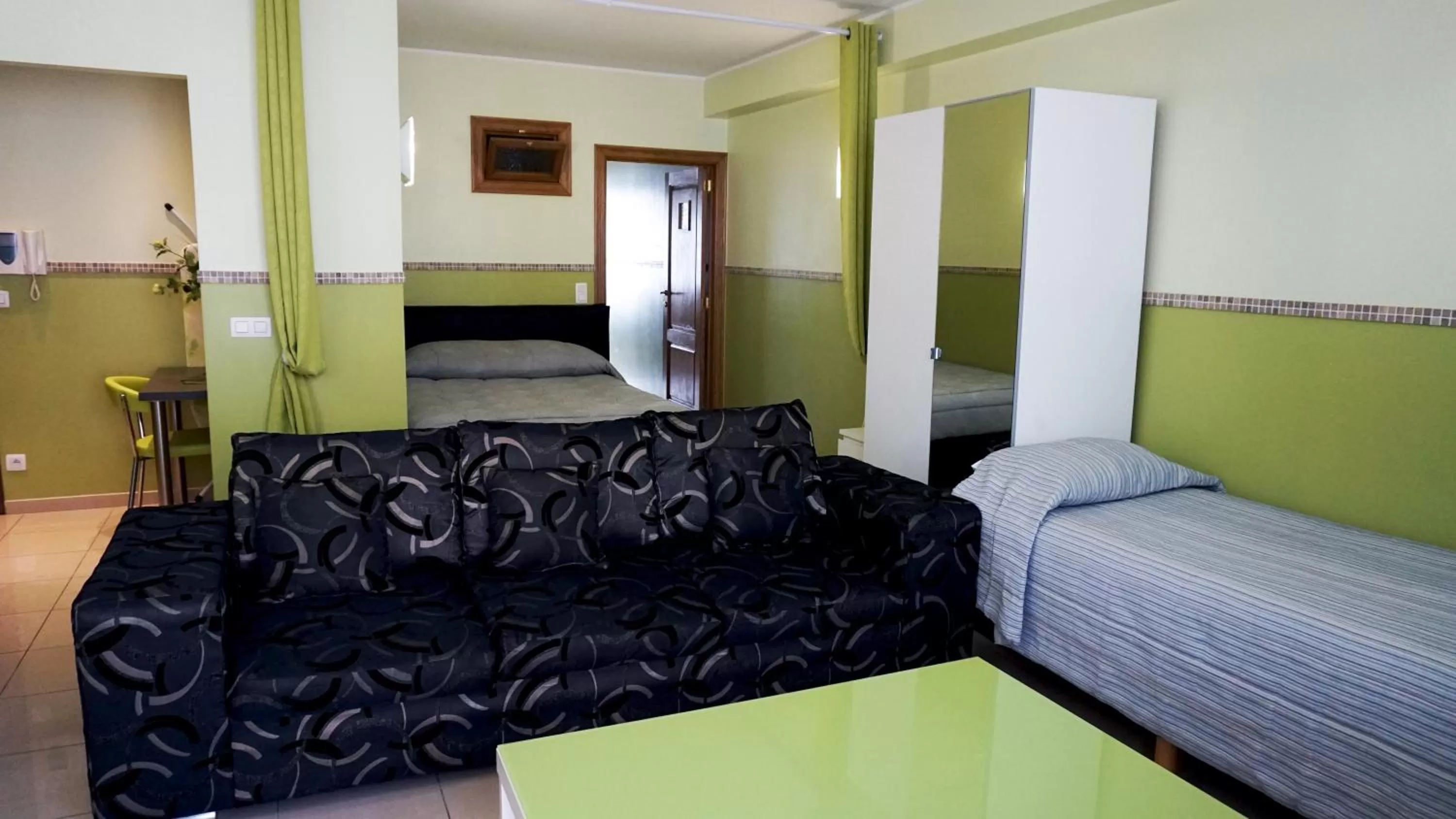 Bed in Aparthotel Résidence Bara Midi