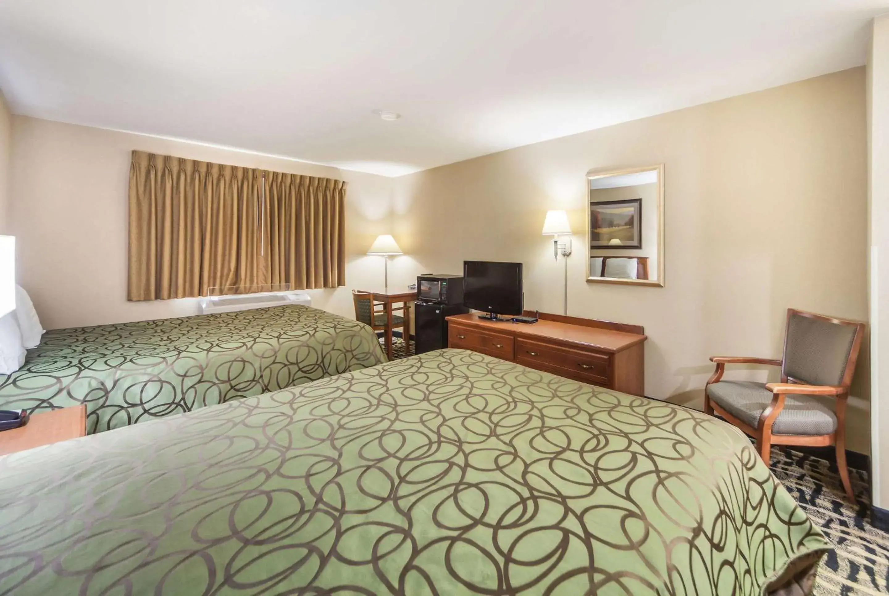 Queen Room with Two Queen Beds - Non-Smoking in Rodeway Inn Queen Room with Two Queen Beds - Non-Smoking in Rodeway Inn