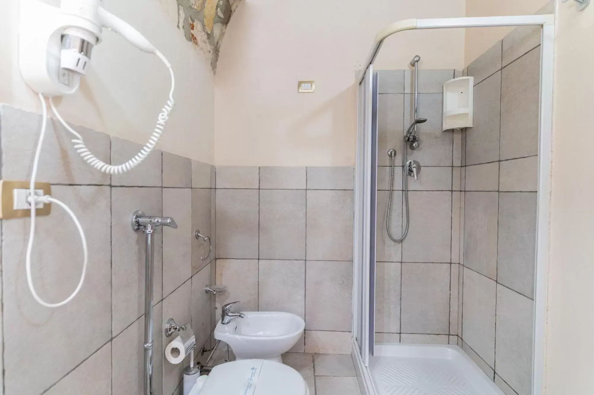Shower, Bathroom in Palazzo Il Cavaliere B&B De Charme