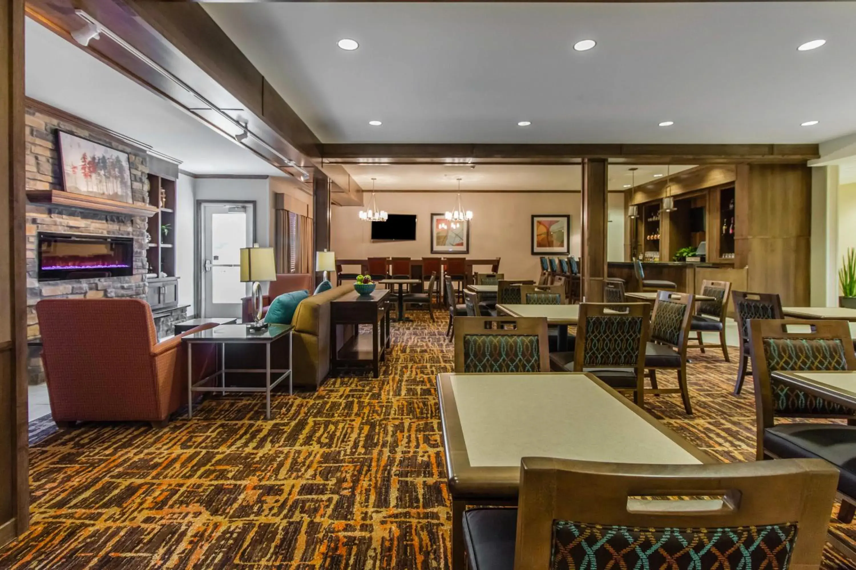 Lounge or bar, Restaurant/Places to Eat in MainStay Suites Watford City - Event Center