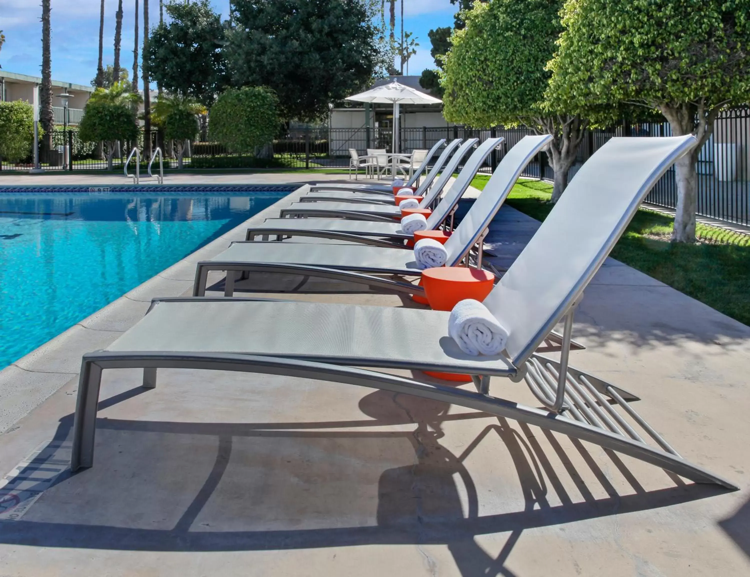 Swimming Pool in Anaheim Hotel