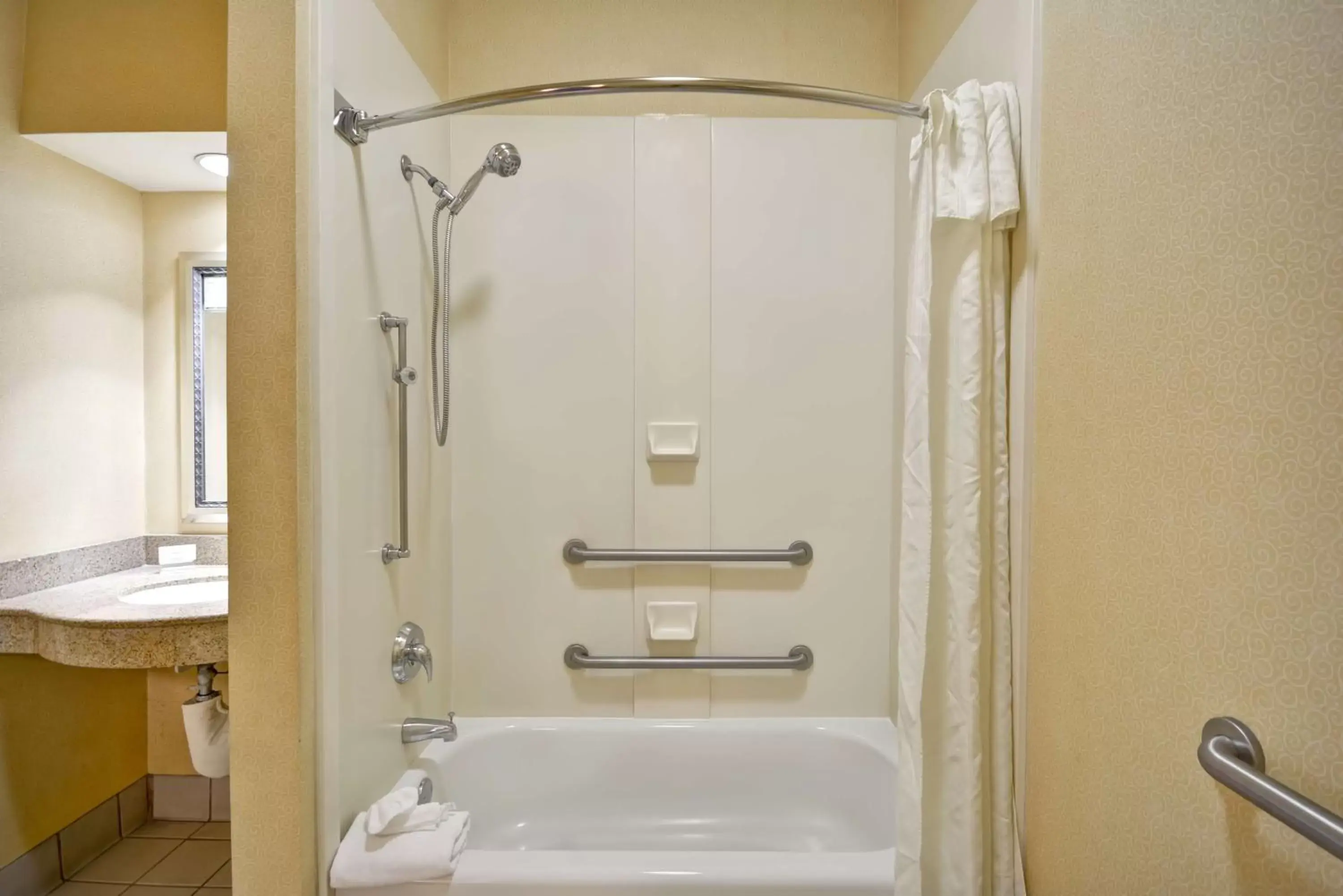 Bathroom in Homewood Suites by Hilton Newark-Wilmington South Area