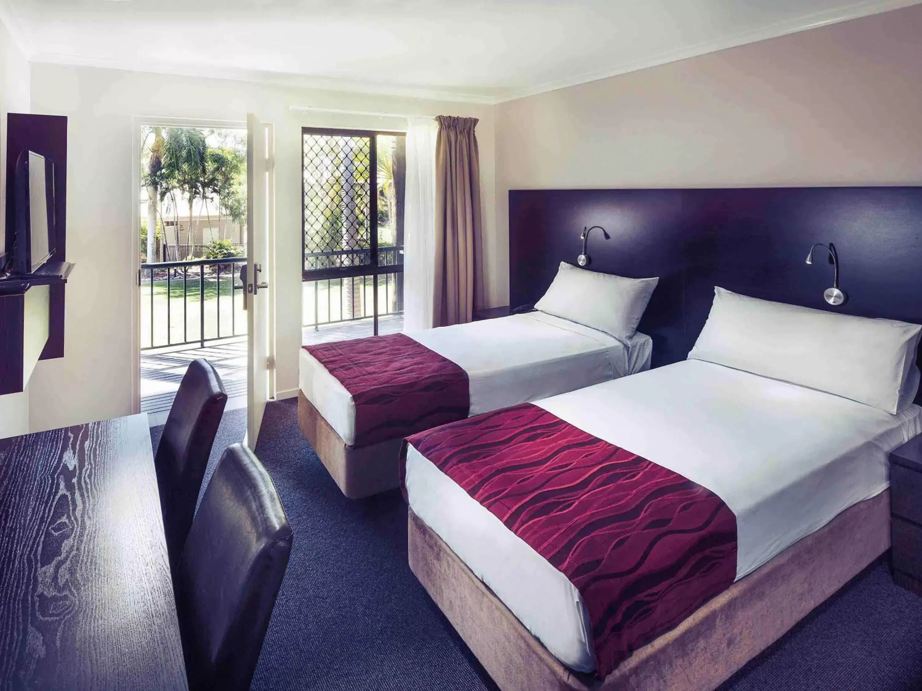 Photo of the whole room, Bed in Mercure Townsville