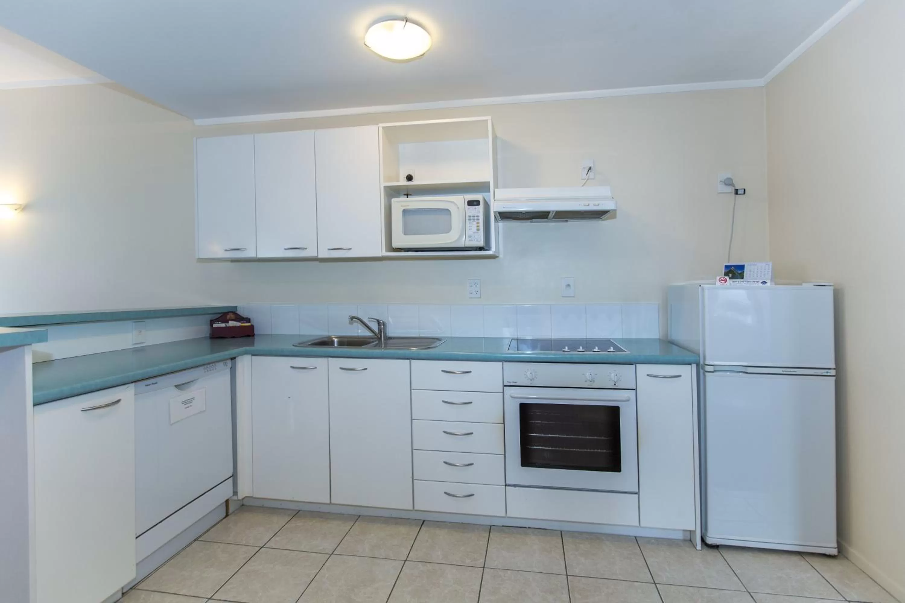 Kitchen or kitchenette in Fernhill Motor Lodge