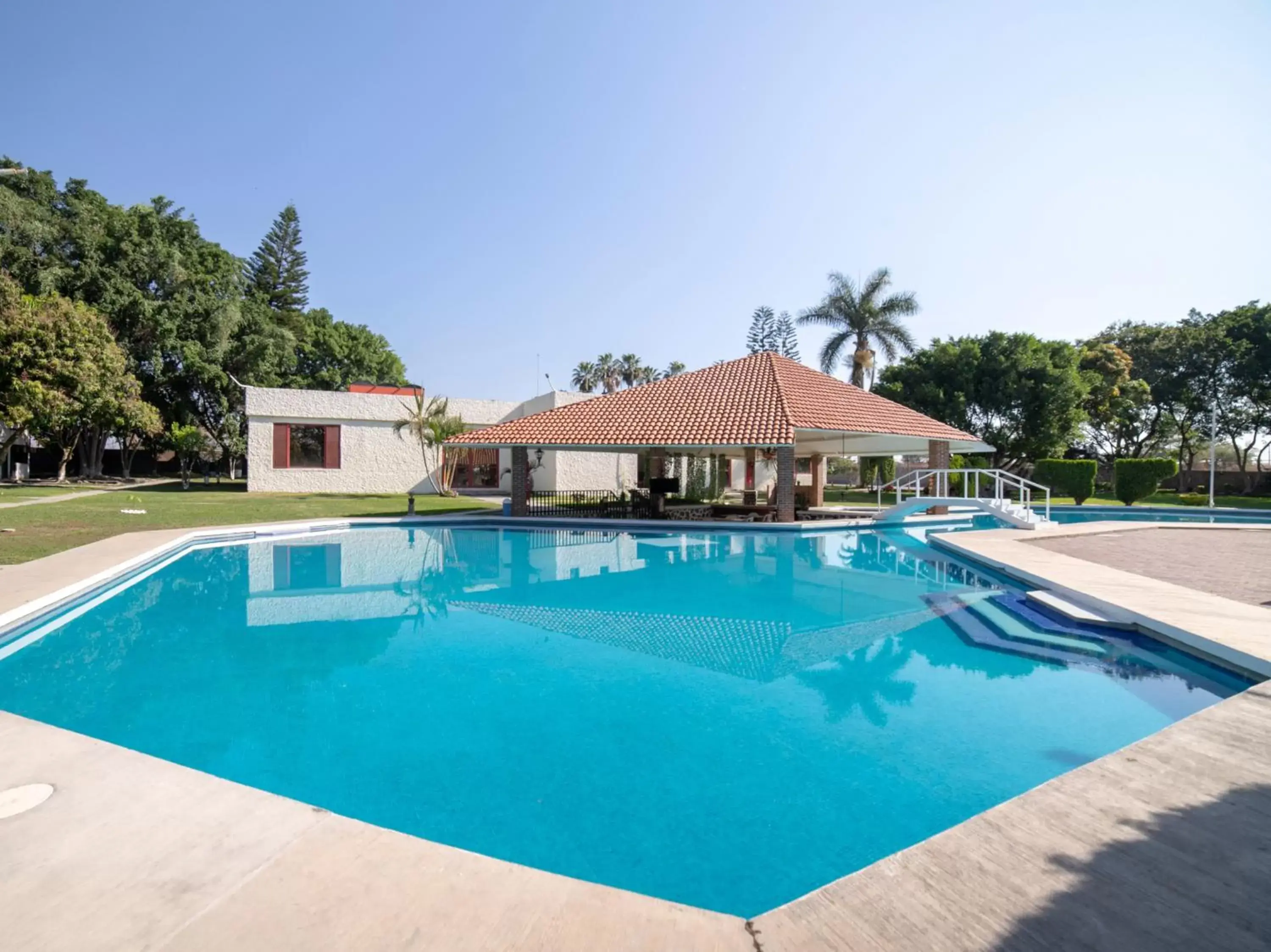 Swimming Pool in Hotel Teques Palace