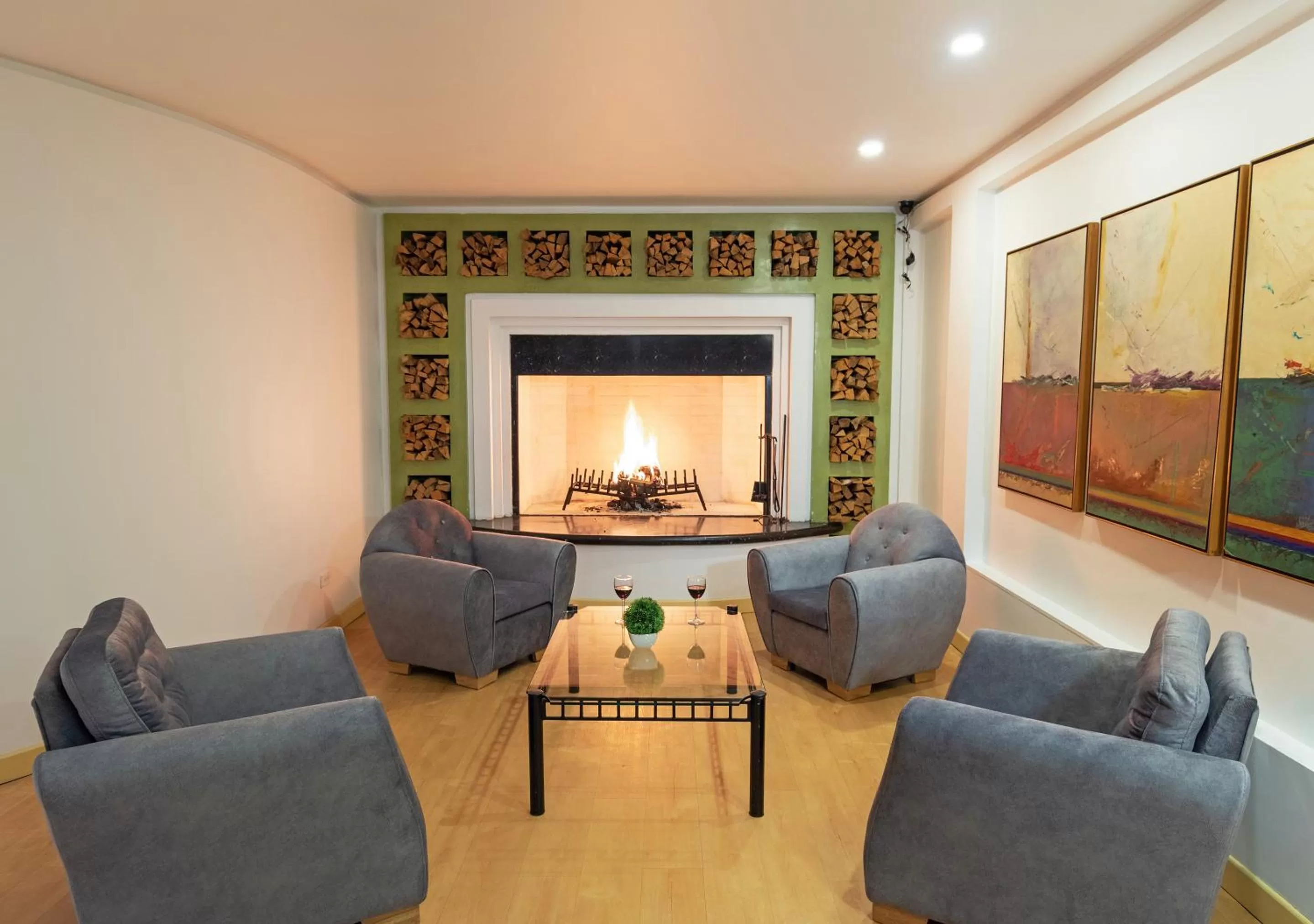 Seating area in Casa Real 93