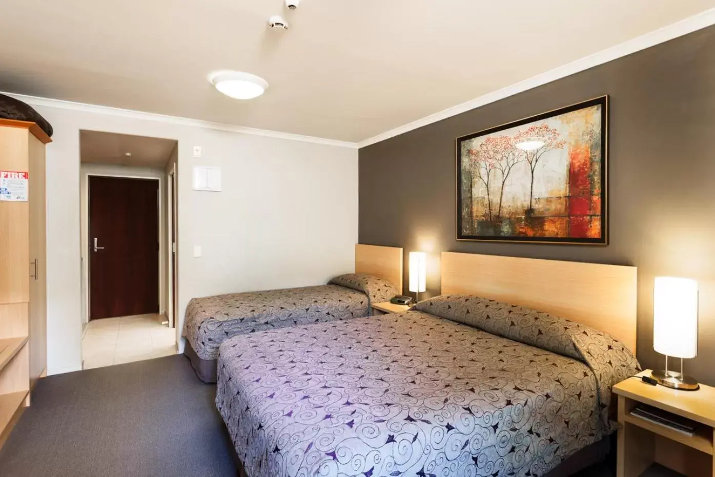 Photo of the whole room, Bed in Queenstown Motel Apartments