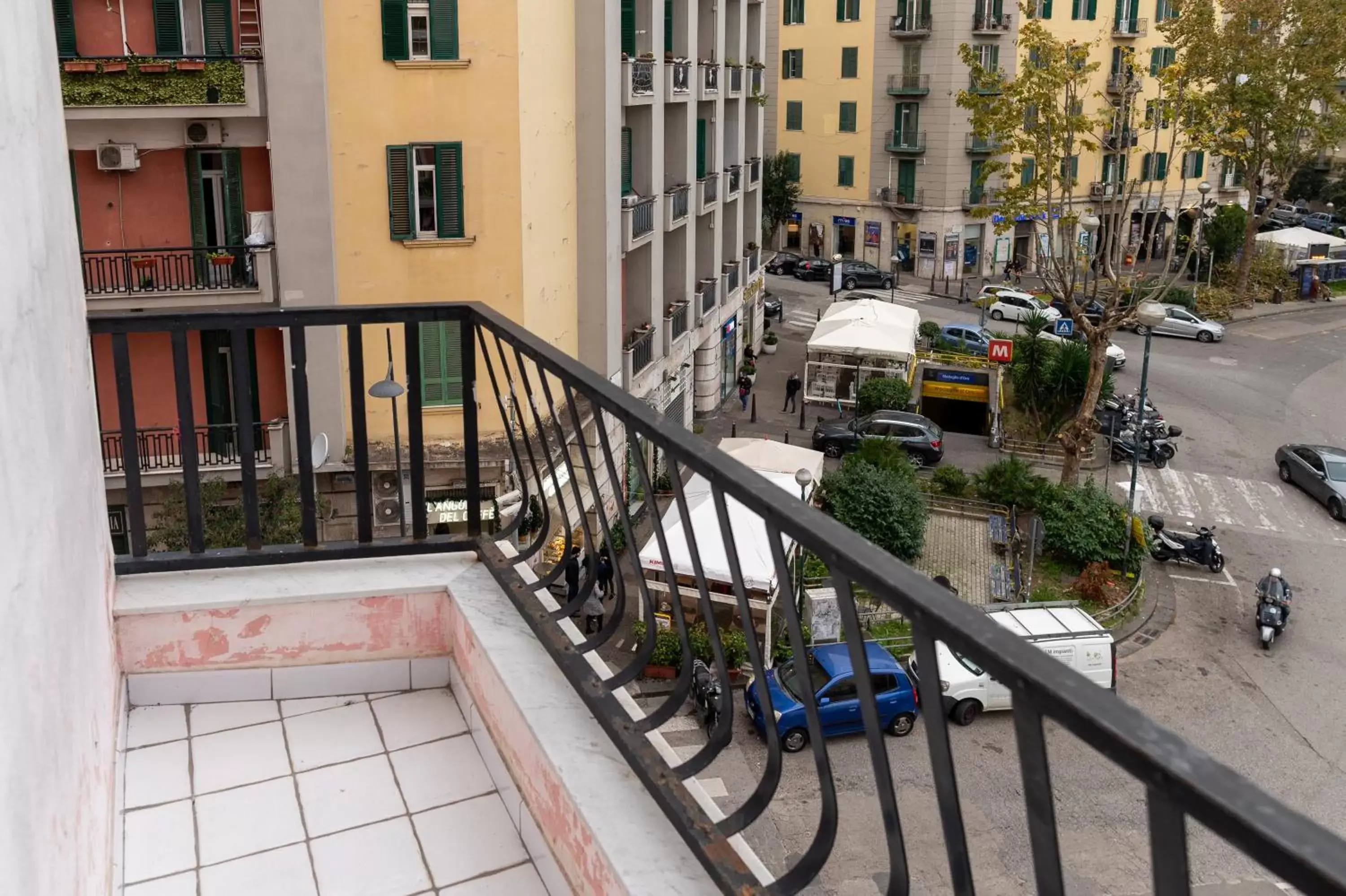Property building, Balcony/Terrace in ROOMITO apartments