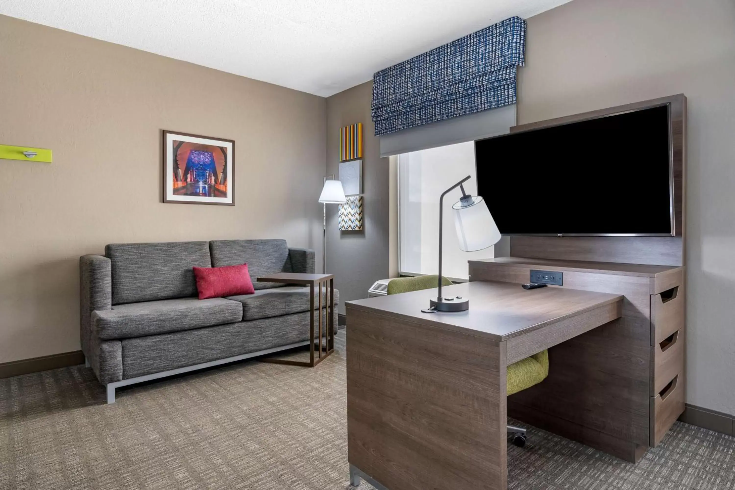 Bedroom, TV/Entertainment Center in Hampton Inn & Suites Louisville East