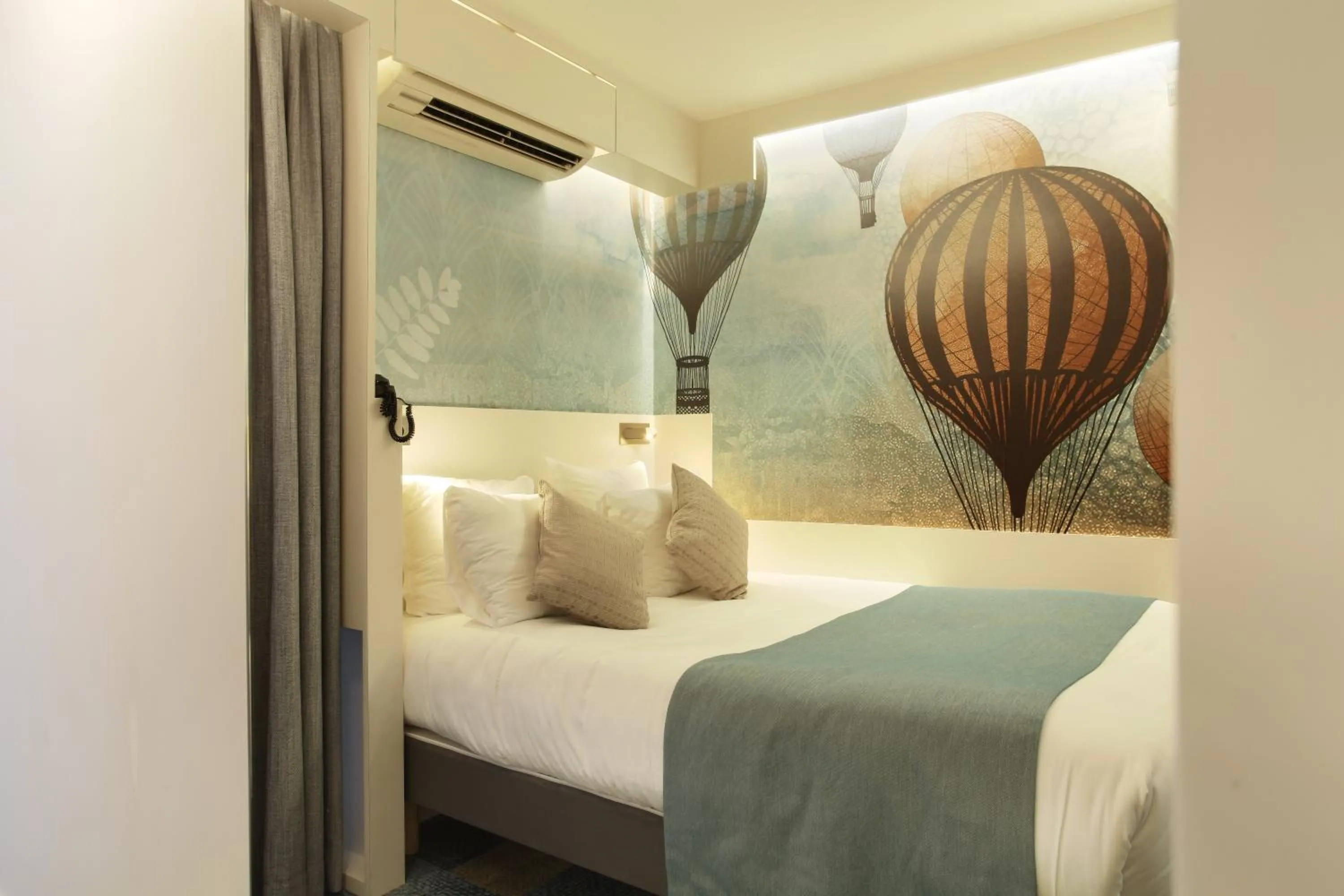 Bed in Hotel Apolonia Paris Mouffetard, Sure Hotel Collection by Best Western