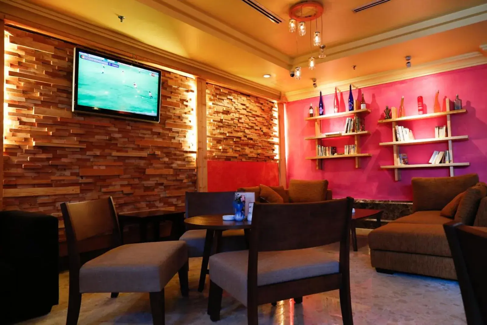 Communal lounge/ TV room in Hotel Maluri