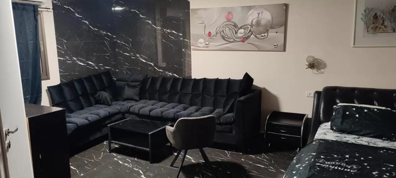 Living room in Central Laguardia Hotel