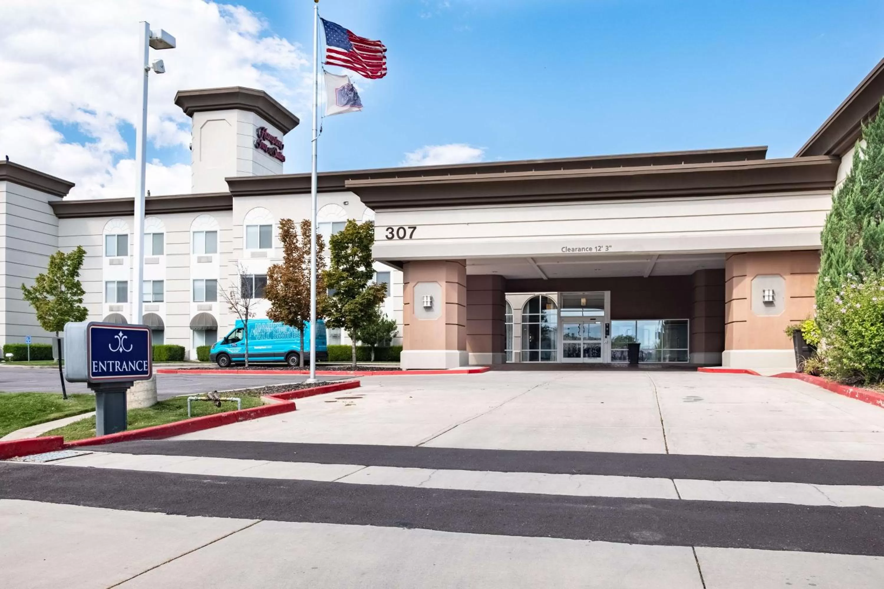 Property building in Hampton Inn & Suites Salt Lake City Airport