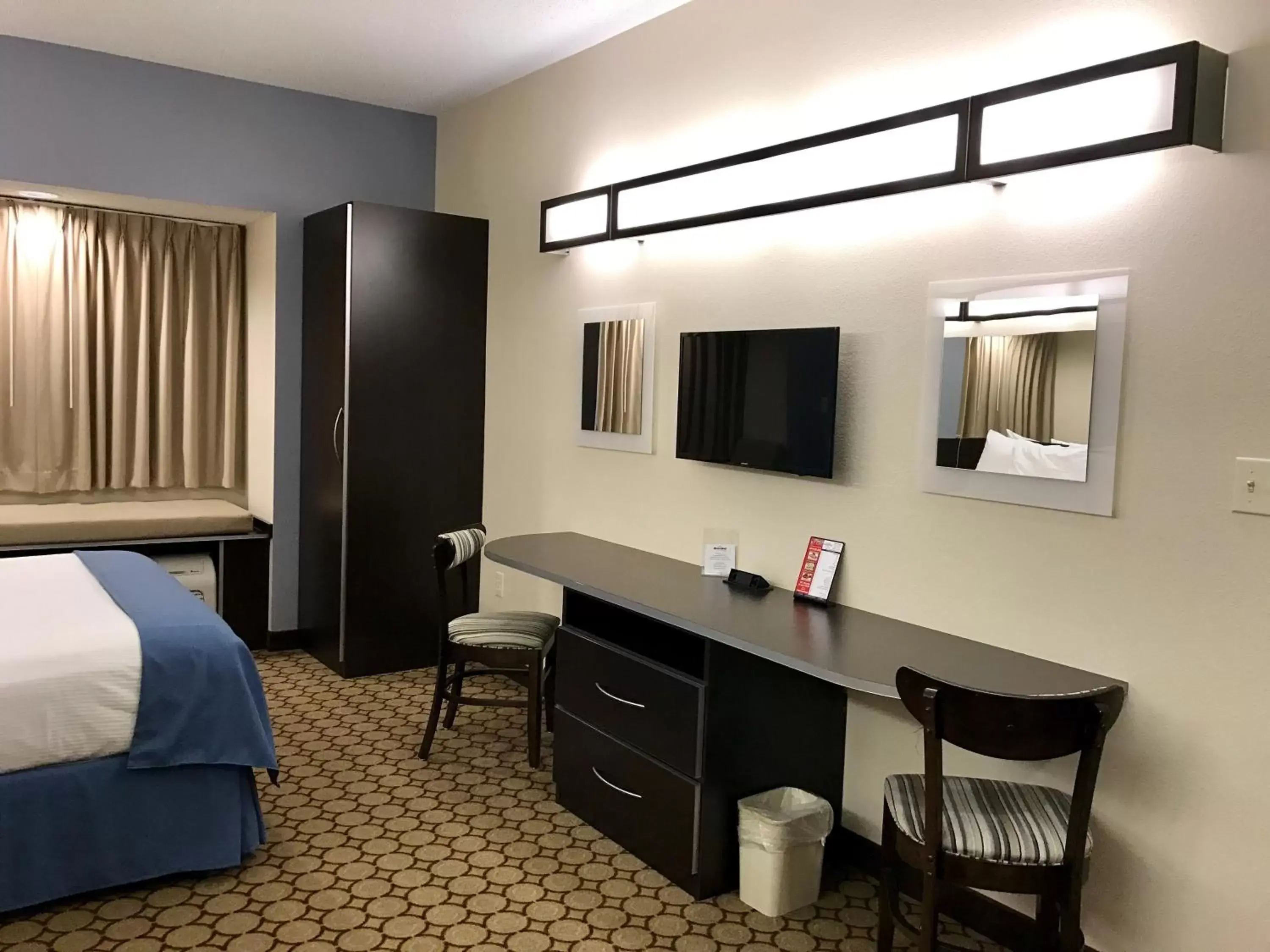 TV and multimedia, TV/Entertainment Center in Microtel Inn and Suites Elkhart